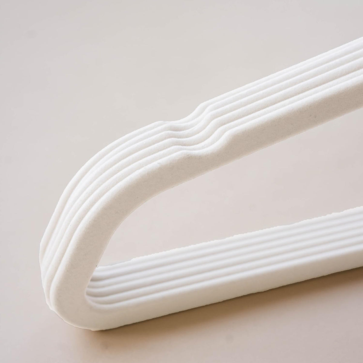 3 Sprouts Adult Velvet Hangers, Non Slip Felt Hanger Set, Cream, 30 Pack