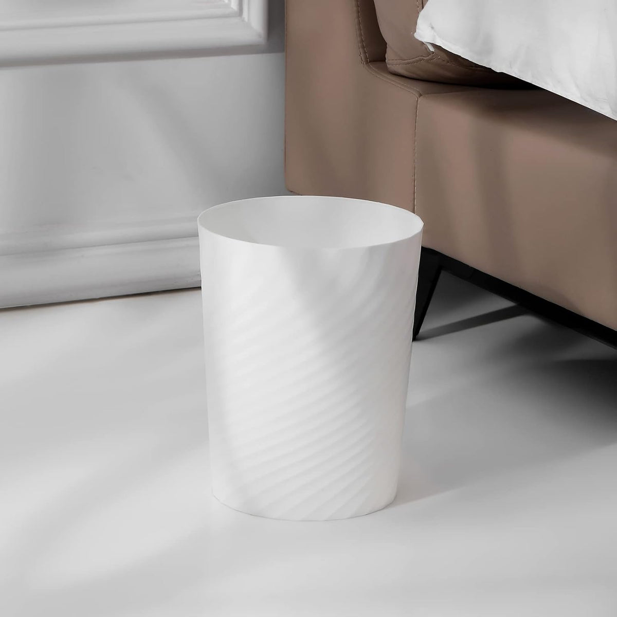 UUJOLY Small Bathroom Trash Can with Bags Garbage Can, 3 Pack, White