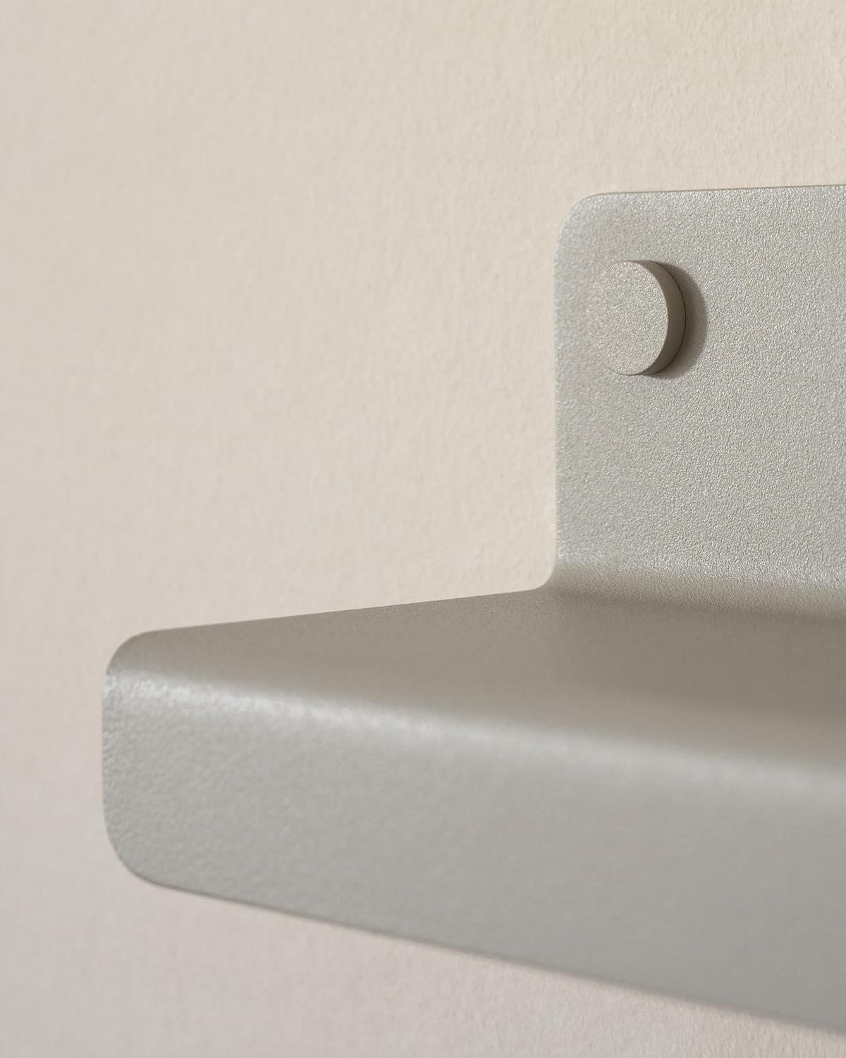 Kazai. Key Holder for Wall 'Holmsen' | Minimalist Key Hooks Design from Berlin | Modern Key Hanger with Metal Shelf | Key Hook Wall Mounted as Hallway Furniture | Silk Gray