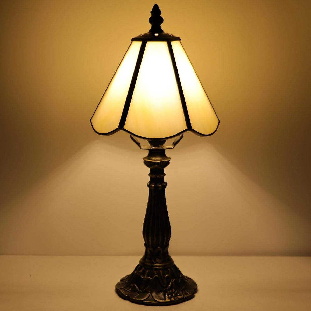 Small Tiffany Style Table Lamp Beige Stained Glass Lamp 14 Inch