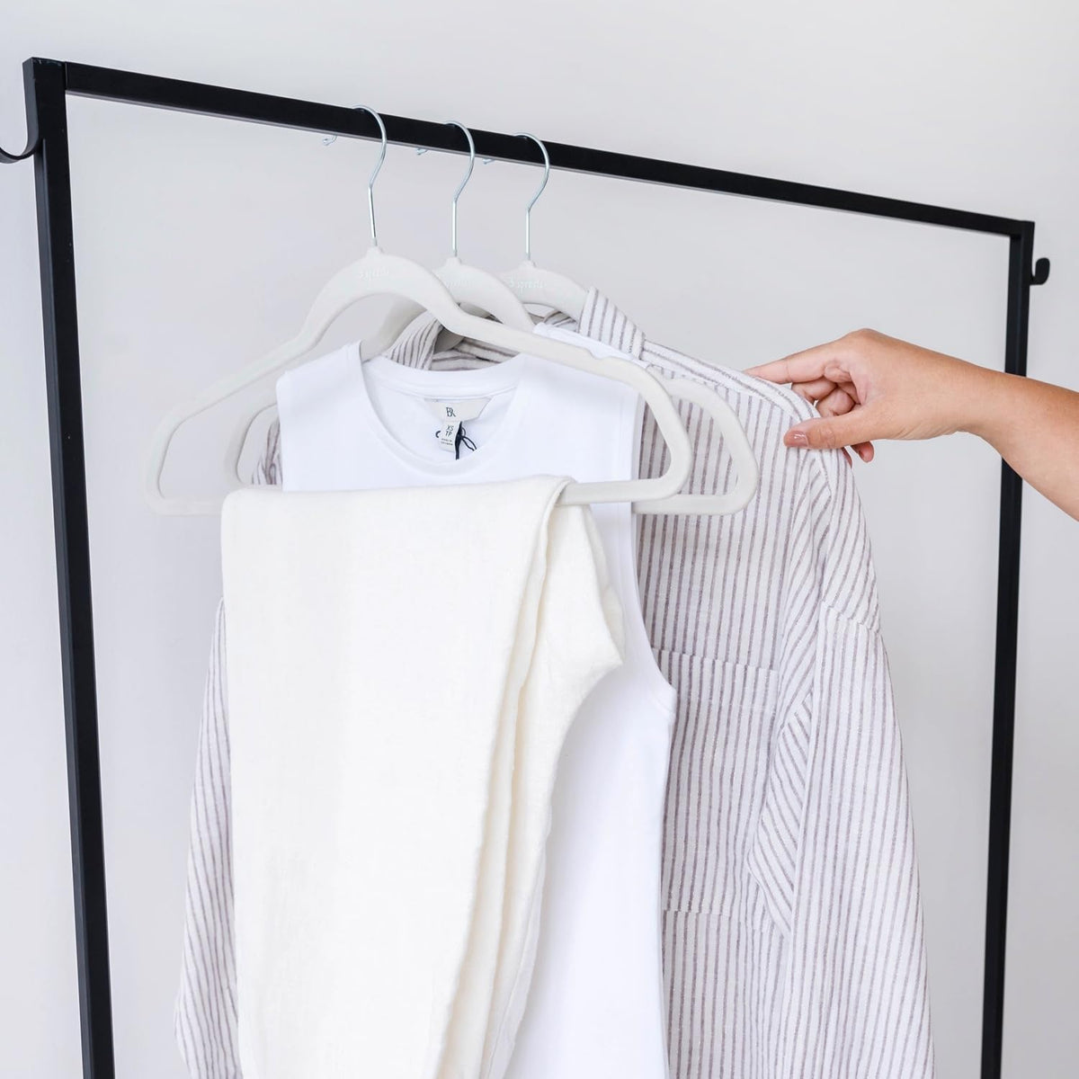 3 Sprouts Adult Velvet Hangers, Non Slip Felt Hanger Set, Gray, 30 Pack