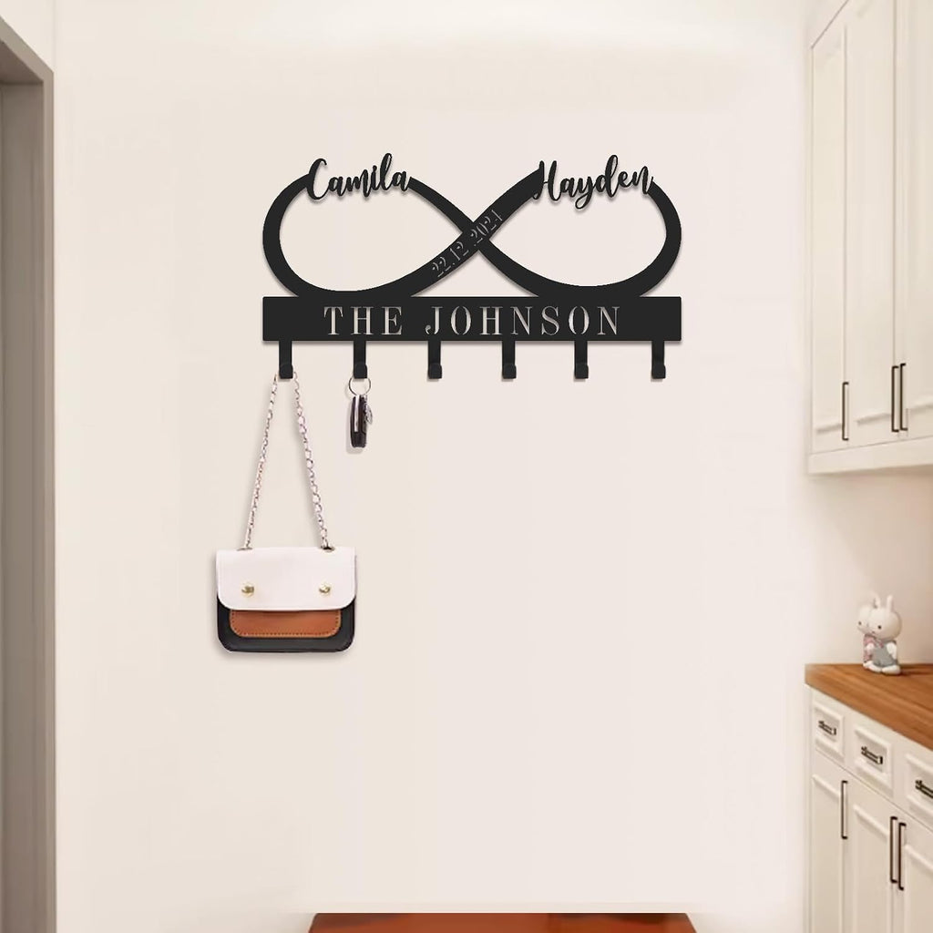 Personalized Metal Key Holder with Family Name,Custom Wedding, Anniversary, or Housewarming Present,Wall Mounted Key Hooks for Couples,Elegant Home Decor for Entryway