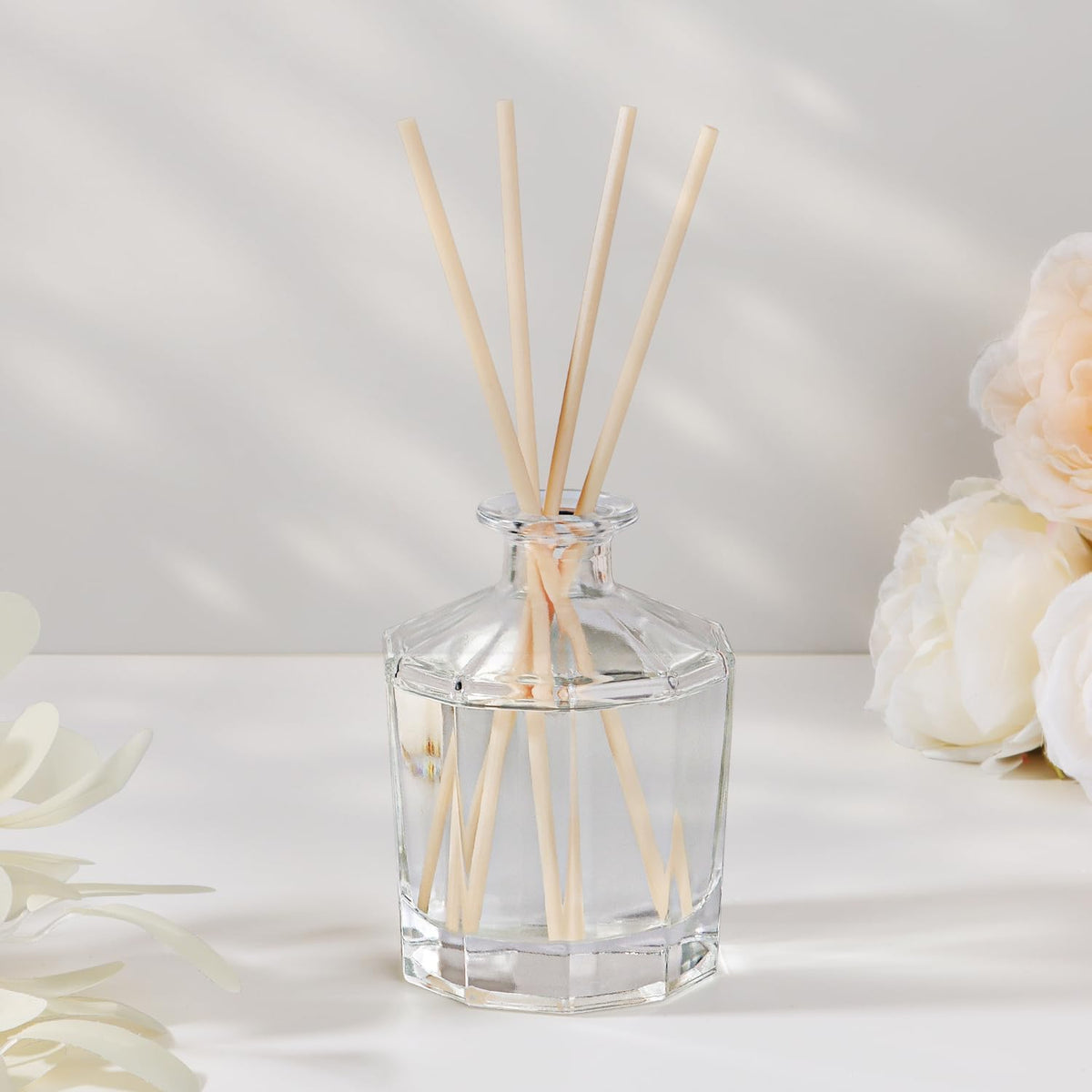 L'odeur Vill Reed Diffuser, 8.5 Oz(250ml) Juicy Lemon Bathroom Diffuser with 10 Sticks, Scented Diffuser Home Fragrance Essential Oil Reed Diffuser Set for Home Large Rooms Bathroom Shelf Decor