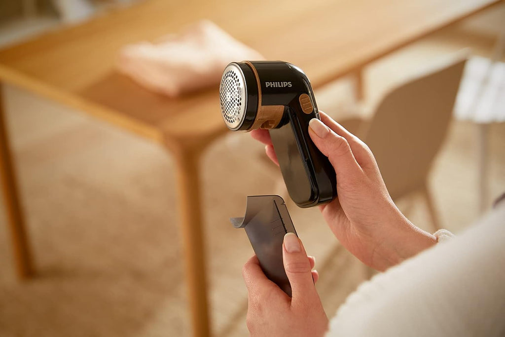 Philips Fabric Shaver and Lint Remover, 8800 RPM, Safe on Clothes