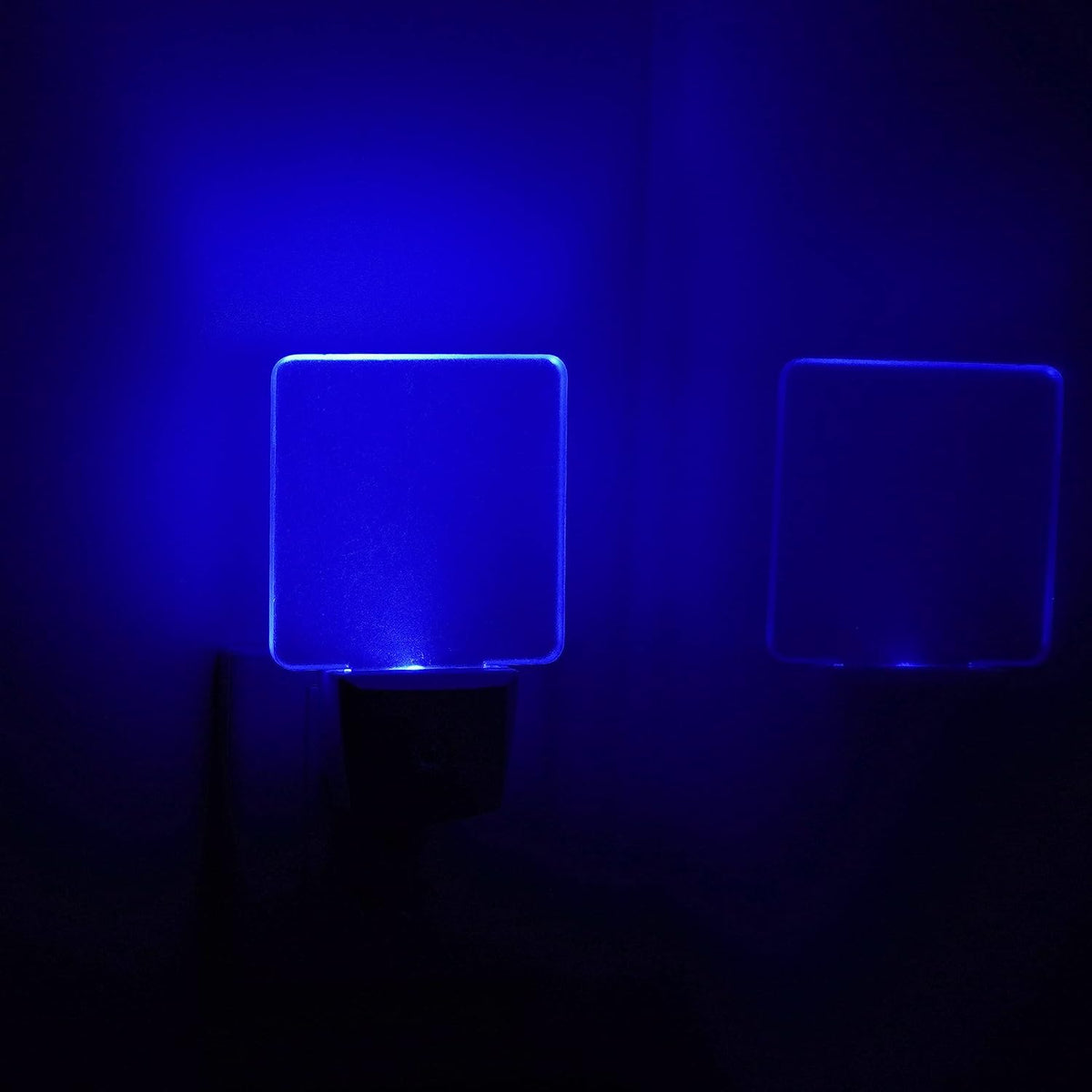 GREENIC LED Night Light Plug in 4 Pack, Dusk to Dawn Photocell Sensor, Nightlights for Bedroom Bathroom Kitchen, Square Design Blue