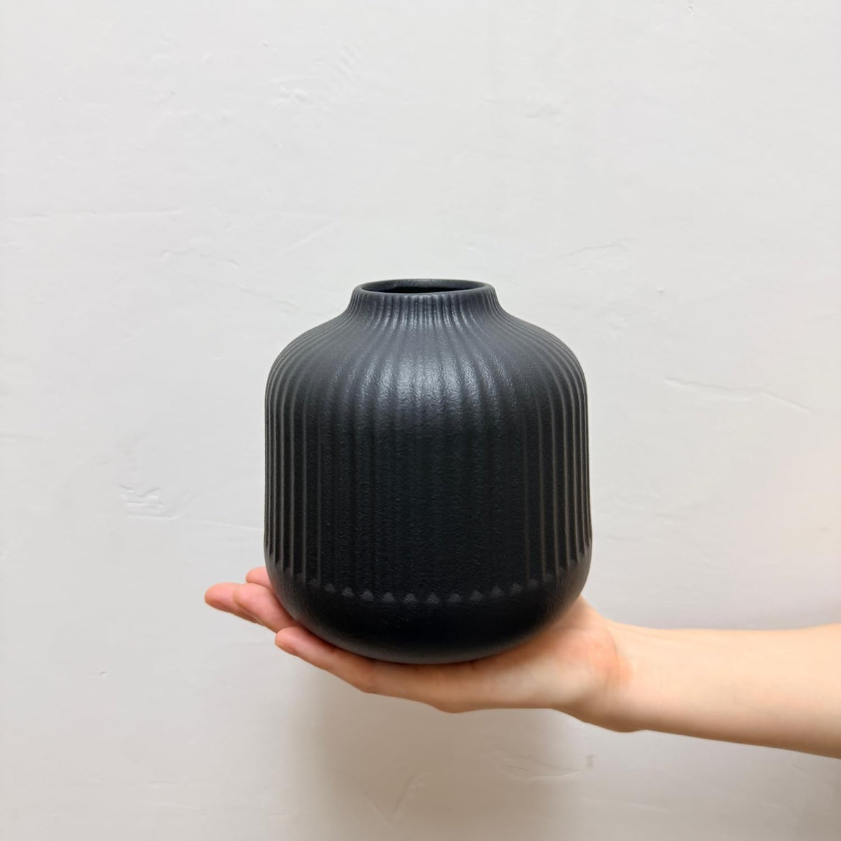 Black Ceramic Vase for Flowers, 6 Inch Flower Vases Home Decor, Black Boho Vases for Pampas Grass, Vase for Centerpieces Living Room Table Entryway Shelf