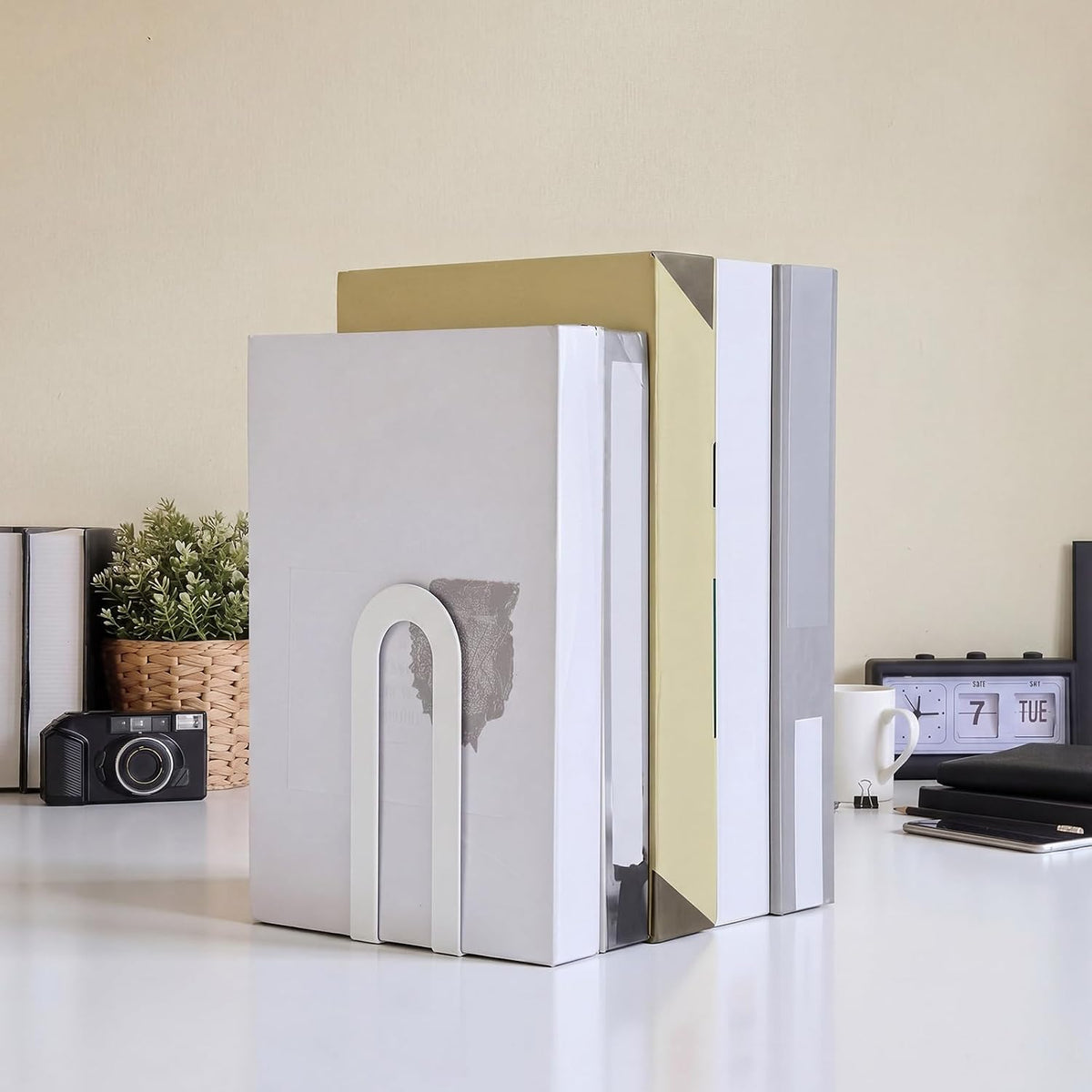 Chunful 6 Pcs White Modern Metal Book Ends for Shelves Decorative Small Bookends Book Shelf Organizer Minimalist Design Stopper to Hold Books for Office (Round)