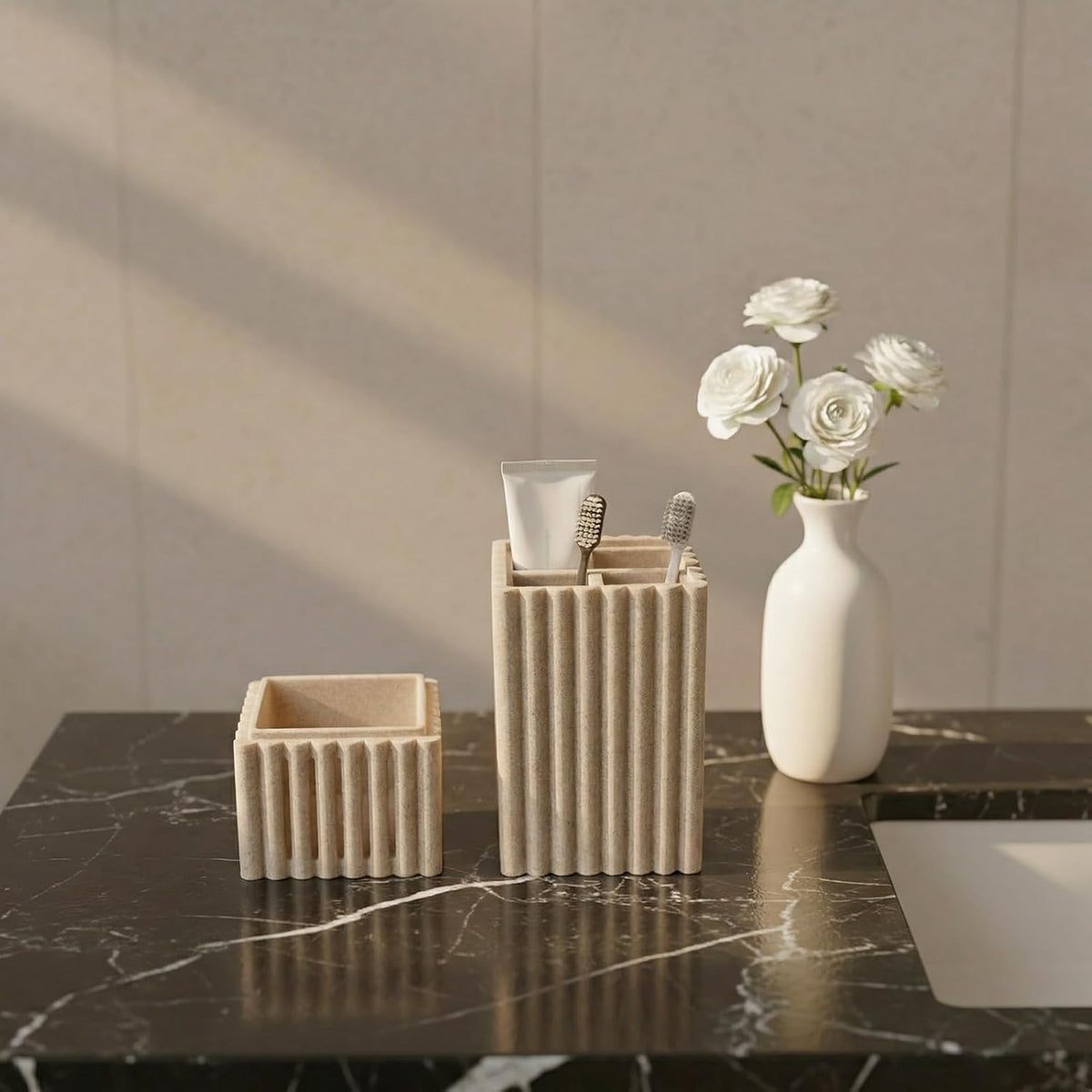 Toothbrush Holder with Lid- Covered Toothbrush Holder for Bathroom