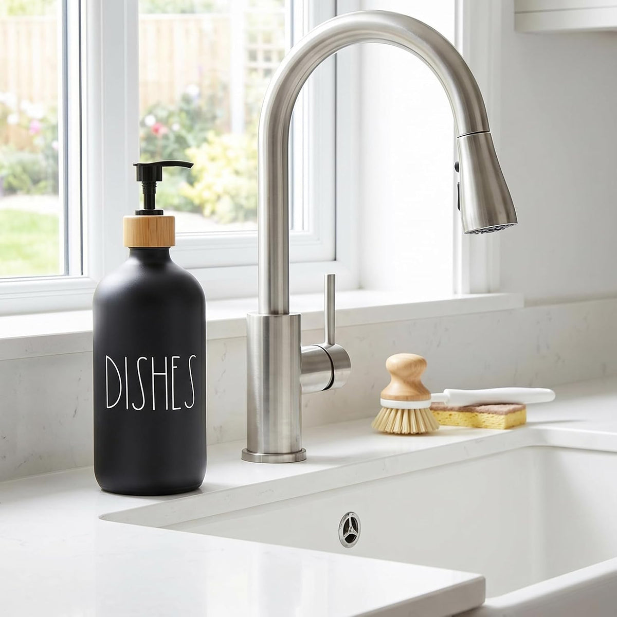 Dish Soap Dispenser for Kitchen, Matte Black Soap Dispenser, Glass Dishes Soap Dispenser with Bamboo Pump, 17 Fl Oz Refillable Liquid Soap Bottle Container, Farmhouse Kitchen Deco