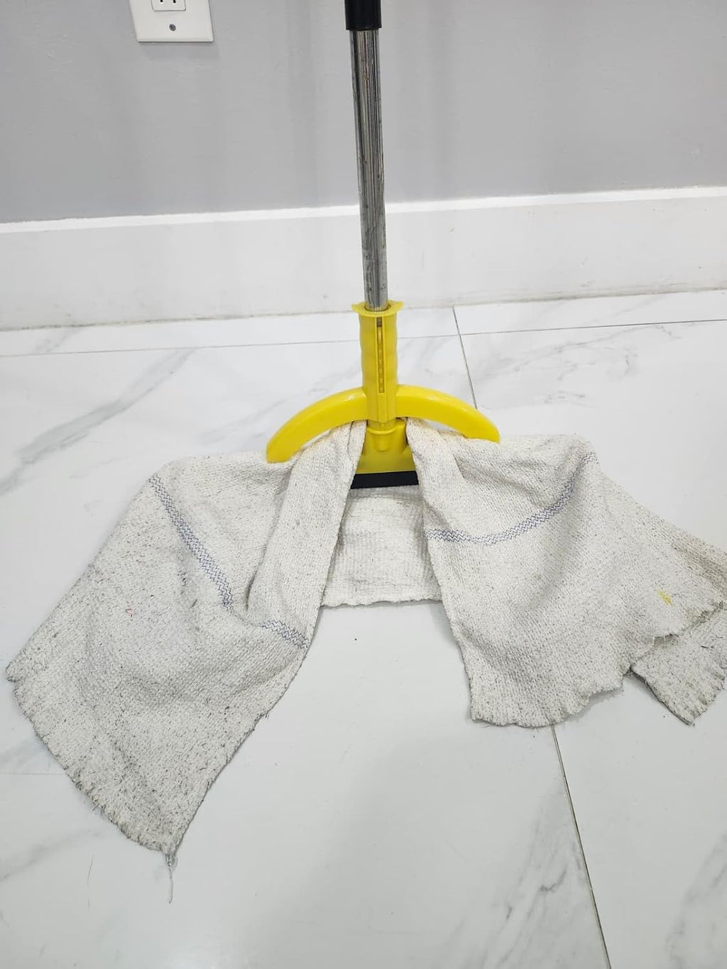 2-in-1 Floor Squeegee 17.5 Inch with Telescopic Handle, Heavy Duty Water Broom for Tile, Concrete, Marble, Garage & Shower (2-in-1 Squeegee + 2 Cotton Cloths (32x22))