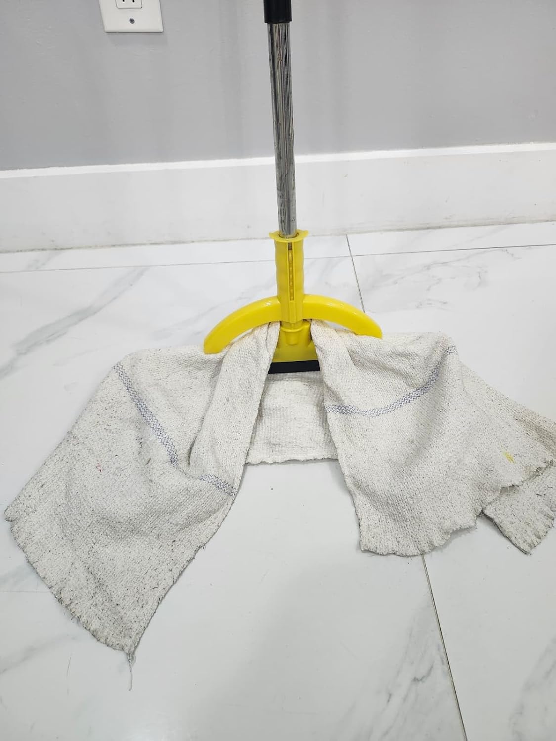 2-in-1 Floor Squeegee 17.5 Inch with Telescopic Handle, Heavy Duty Water Broom for Tile, Concrete, Marble, Garage & Shower (2-in-1 Squeegee + 2 Cotton Cloths (32x22))