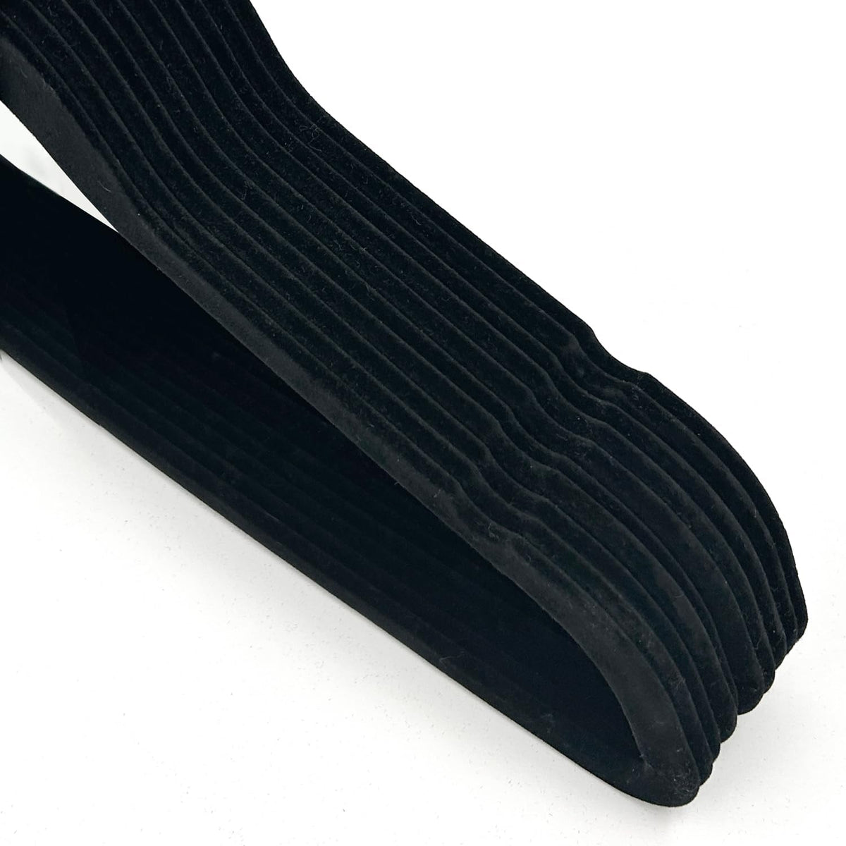 10 Pack Velvet Hangers - Non-Slip and Space-Saving Closet Organizers - Durable Soft-Touch, Black Hangers for Clothes, Coats, and Wardrobe Essentials Luxury, Ganchos De Ropa, Gift