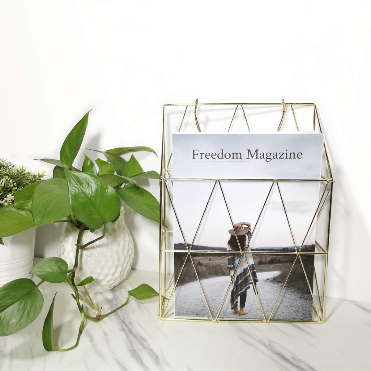 Magazine Rack with Handle, Letter Rack Newspaper Holder File Oragnizer Wall Mounted Decorative Storage Basket, Metal Organiser for Office Living Room Bedroom, Gold