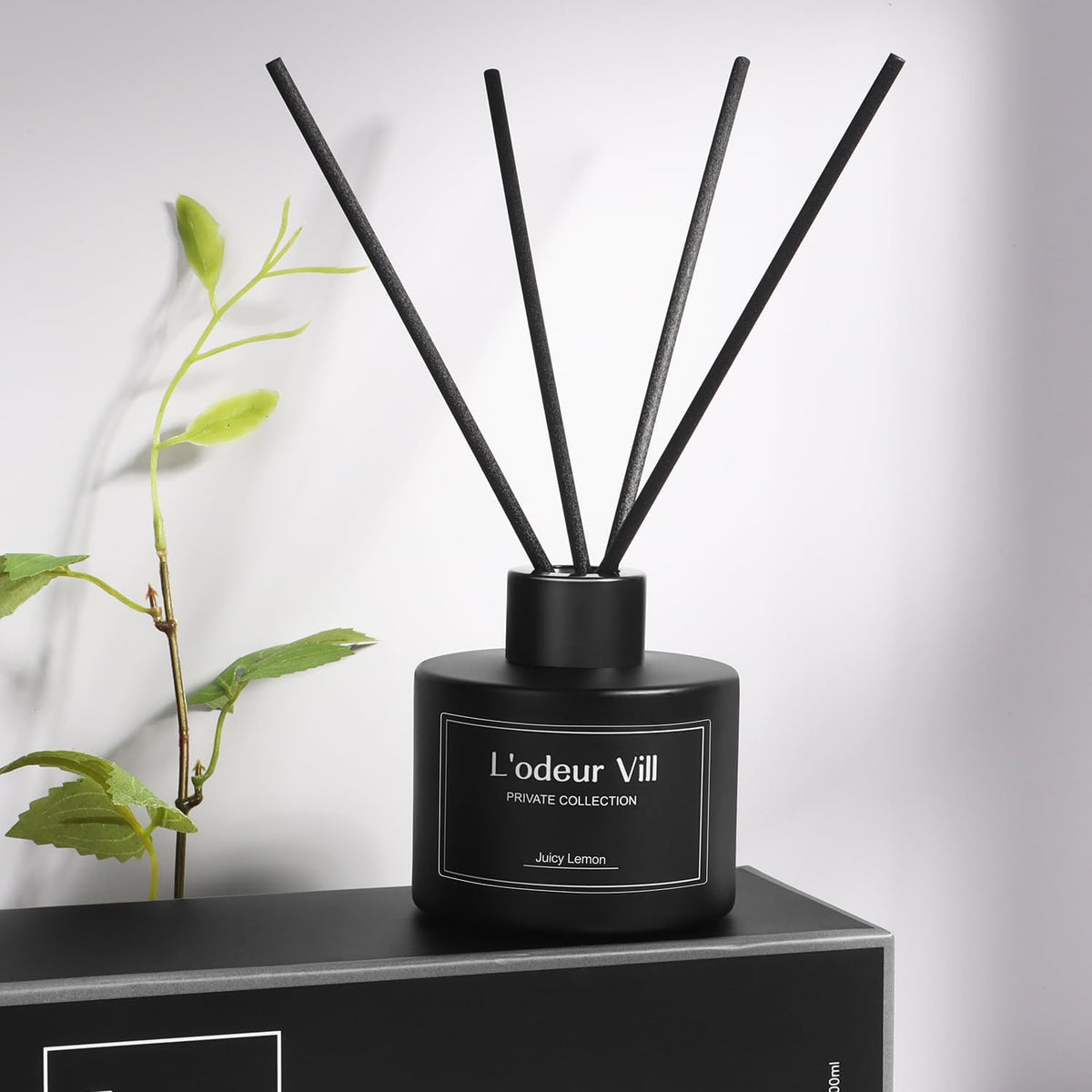 L'odeur Vill Reed Diffuser, 3.4oz(100ml) Juicy Lemon Reed Diffuser Set with 6 Oil Diffuser Sticks, Matte Black Aroma Scent Diffuser, Long Lasting Home Fragrance for Bathroom Shelf Decor