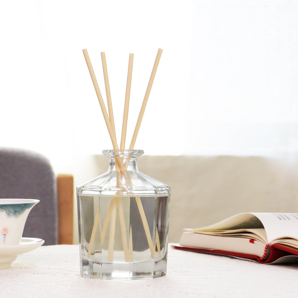 L'odeur Vill Reed Diffuser, 8.5 Oz(250ml) Gardenia Bathroom Diffuser with 10 Sticks, Scented Diffuser Home Fragrance Essential Oil Reed Diffuser Set for Home Large Rooms Bathroom Shelf Decor