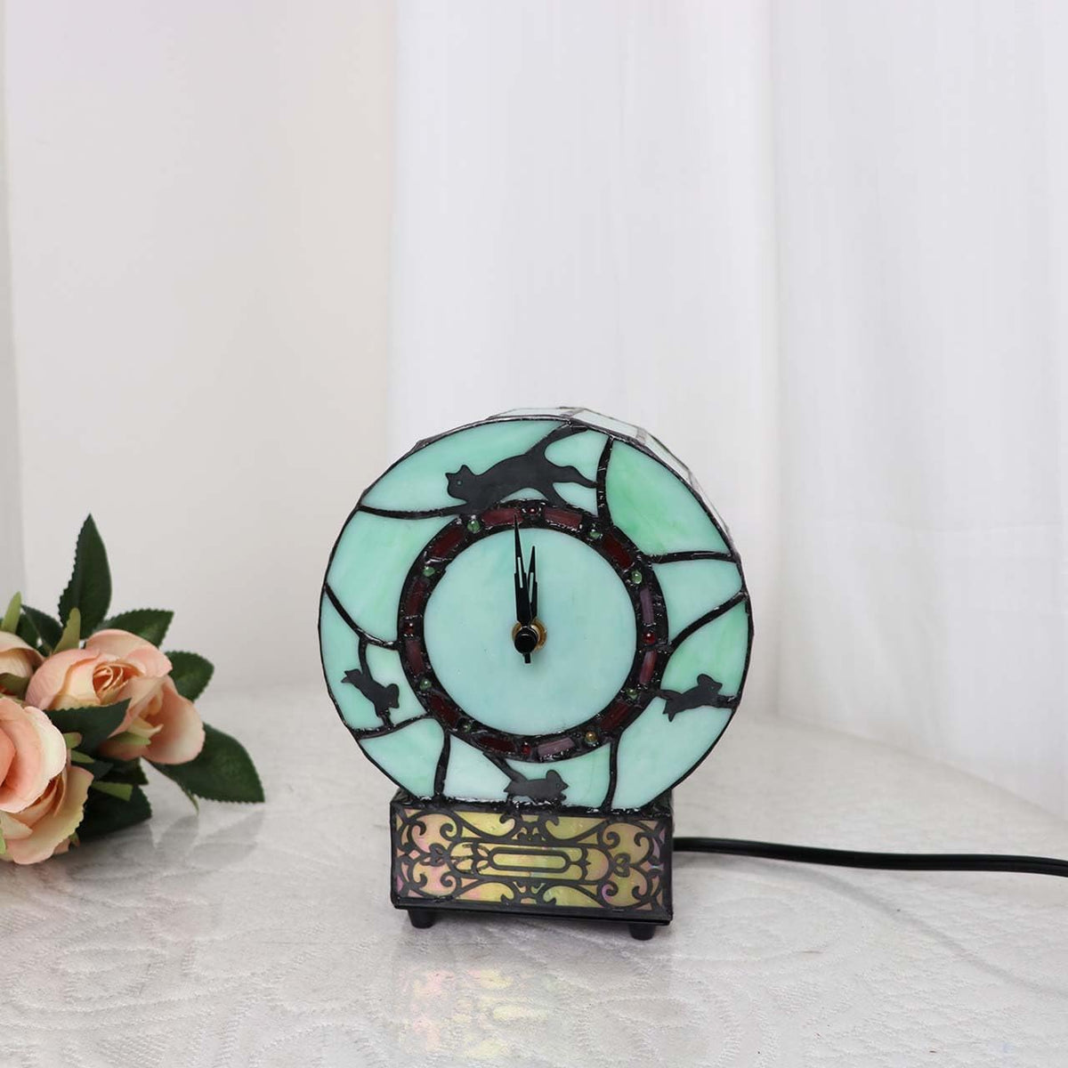 Bieye L10970 Cat and Mouse Tiffany Style Stained Glass Clock Lamp, Green