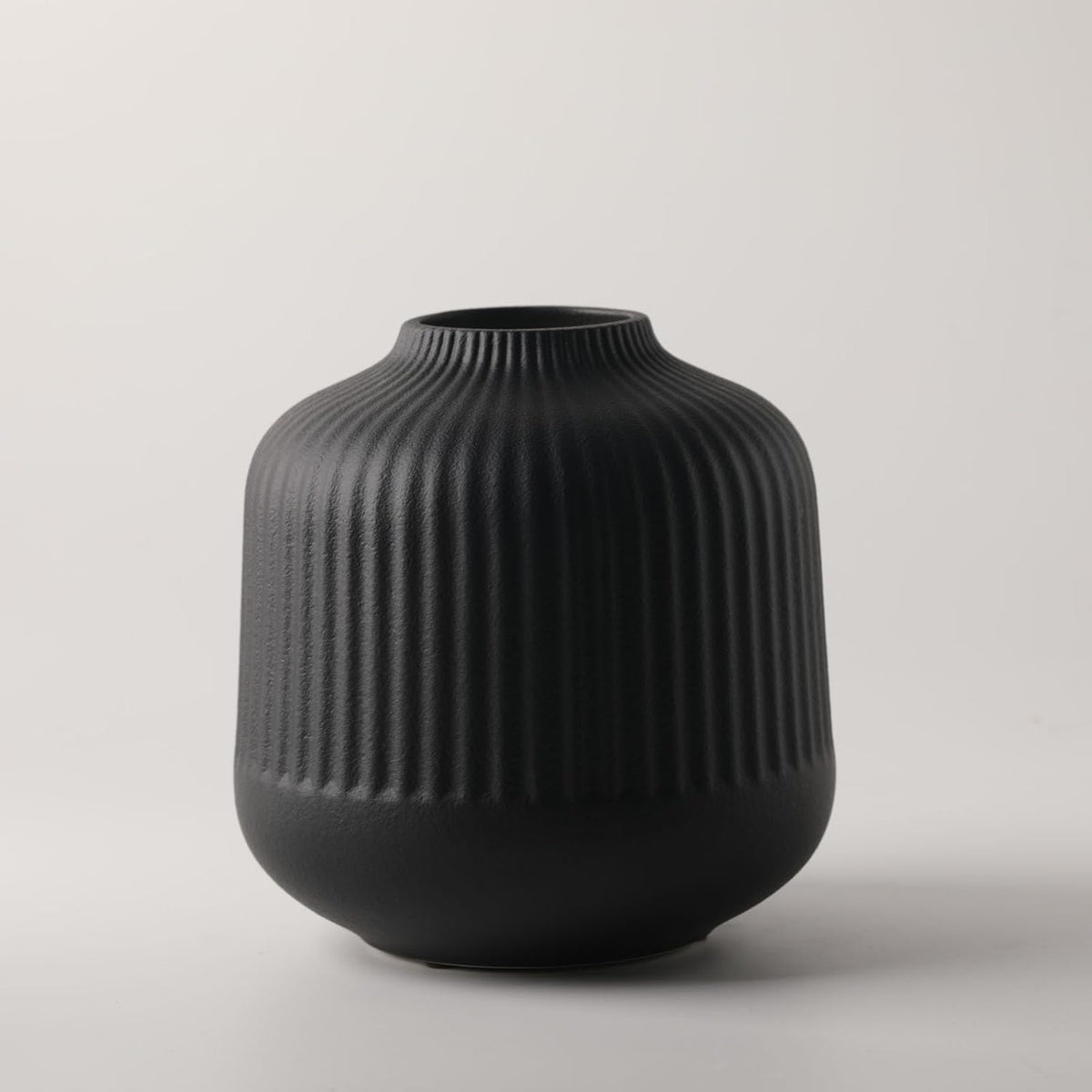 Black Ceramic Vase for Flowers, 6 Inch Flower Vases Home Decor, Black Boho Vases for Pampas Grass, Vase for Centerpieces Living Room Table Entryway Shelf
