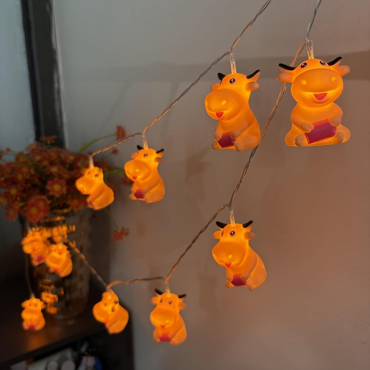 5.4 FT Cute Cow String Lights,10 LED Cattle Fairy Light Battery Operated for Home Party Camping Christmas Halloween Decoration (Cute Cow, 10LED)