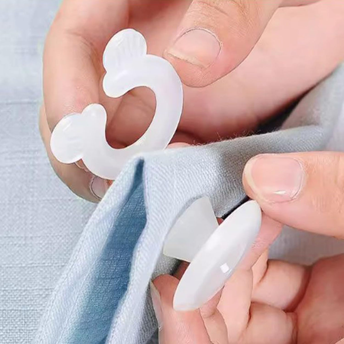 12 Set Duvet Cover Clips Down Comforter Grippers No-Pin Safety Clamp Buckles Button Holder Fastener for Bed Sheet Quilts Blanket Bedspread Inside Corner Turnovers Shower Curtain Liner