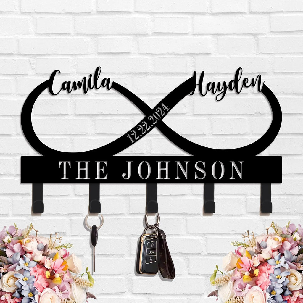 Personalized Metal Key Holder with Family Name,Custom Wedding, Anniversary, or Housewarming Present,Wall Mounted Key Hooks for Couples,Elegant Home Decor for Entryway