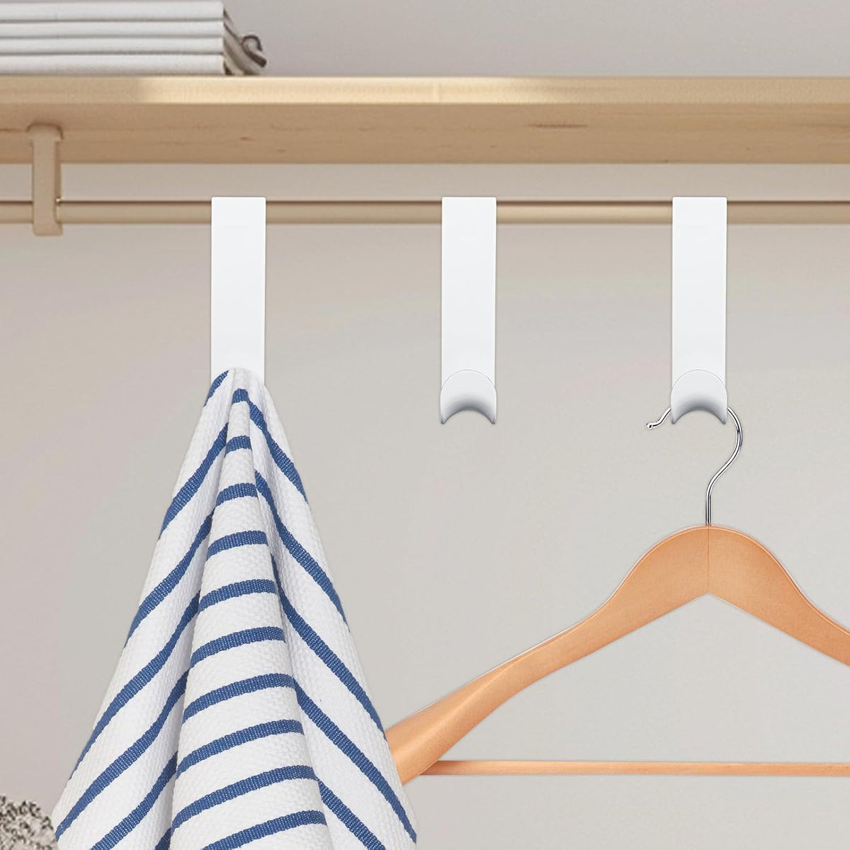 Giantree Plastic Over The Door Hooks, 4 Pack Door Hanger Hook White Coat Rack Hook, Plastic Over Doors Hooks for Hanging Clothes Towels for Bedroom Kitchen Bathroom