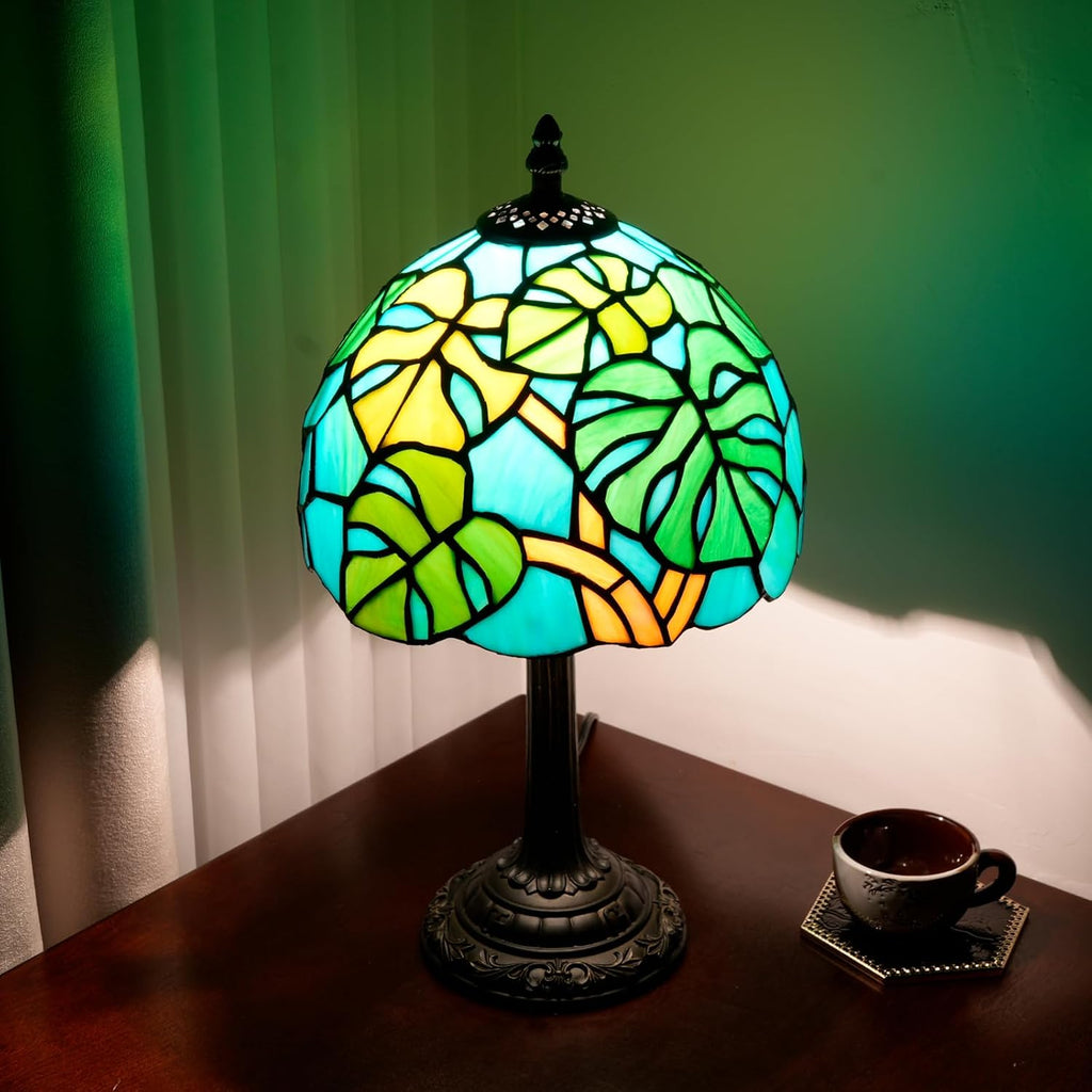 Tiffany Lamp Monstera Deliciosa Stained Glass Table Lamp Handmade Green Monstera Swiss Cheese Plant Bedside Desk Light Unique Cute Accent Nightstand Light for Home Office Dormitory Bar Decorate