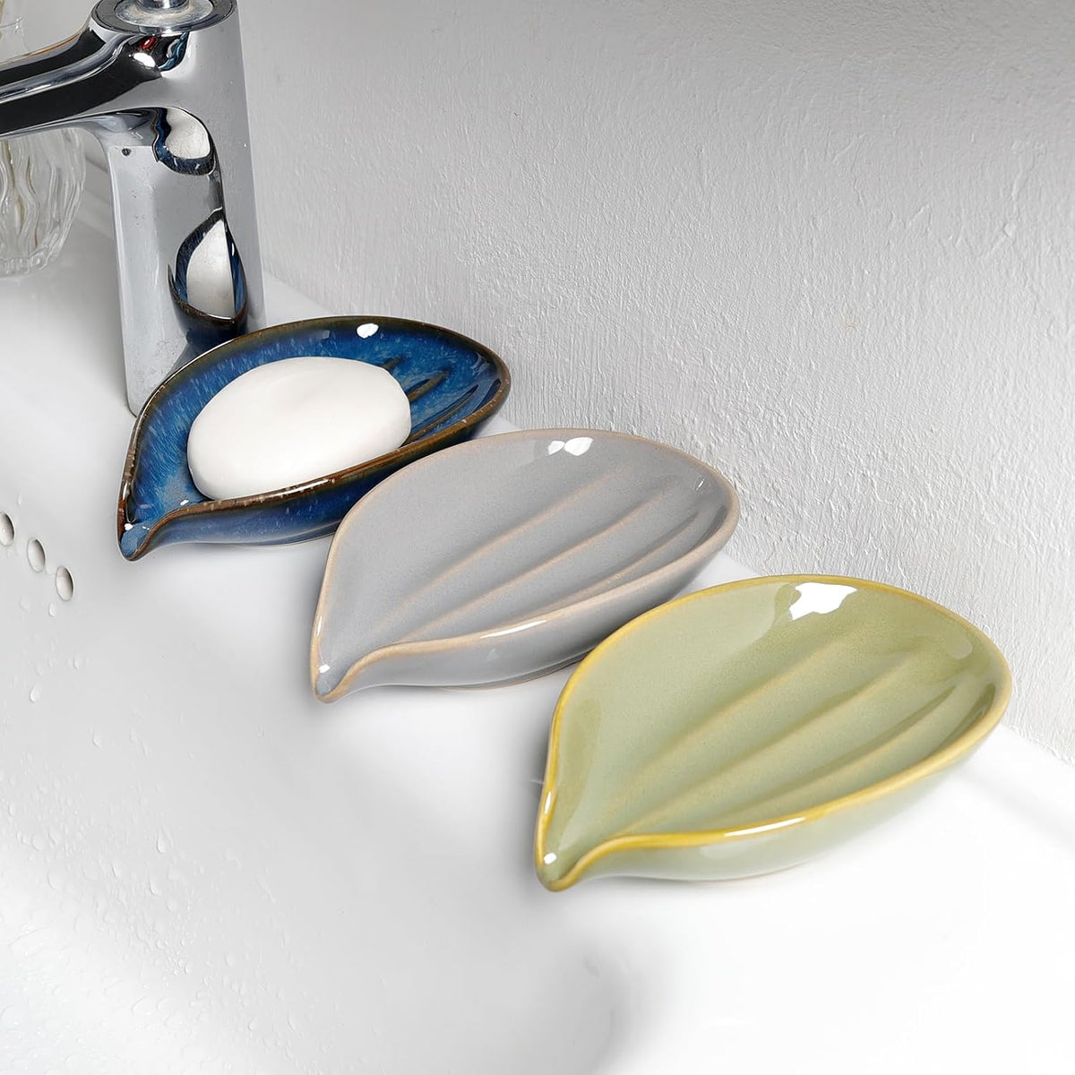 Soap Holder, Self-Draining Soap Dish, Leaf Shape Ceramic Bar Soap Holder Drain Soap Dishes for Bathroom Sink Kitchen, Easy to Clean Keeps Soap Dry, ANTIS'S HOME