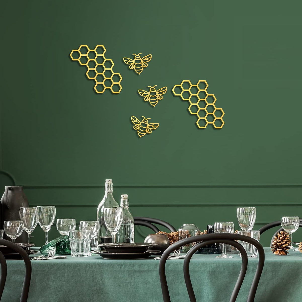 Peryiter 5 Pcs Metal Bee Wall Art Farmhouse Honey Bee Honey Comb Decor Wire Metal Wall Decor Hanging for Living Room Garden Bedroom Office Home(Gold)