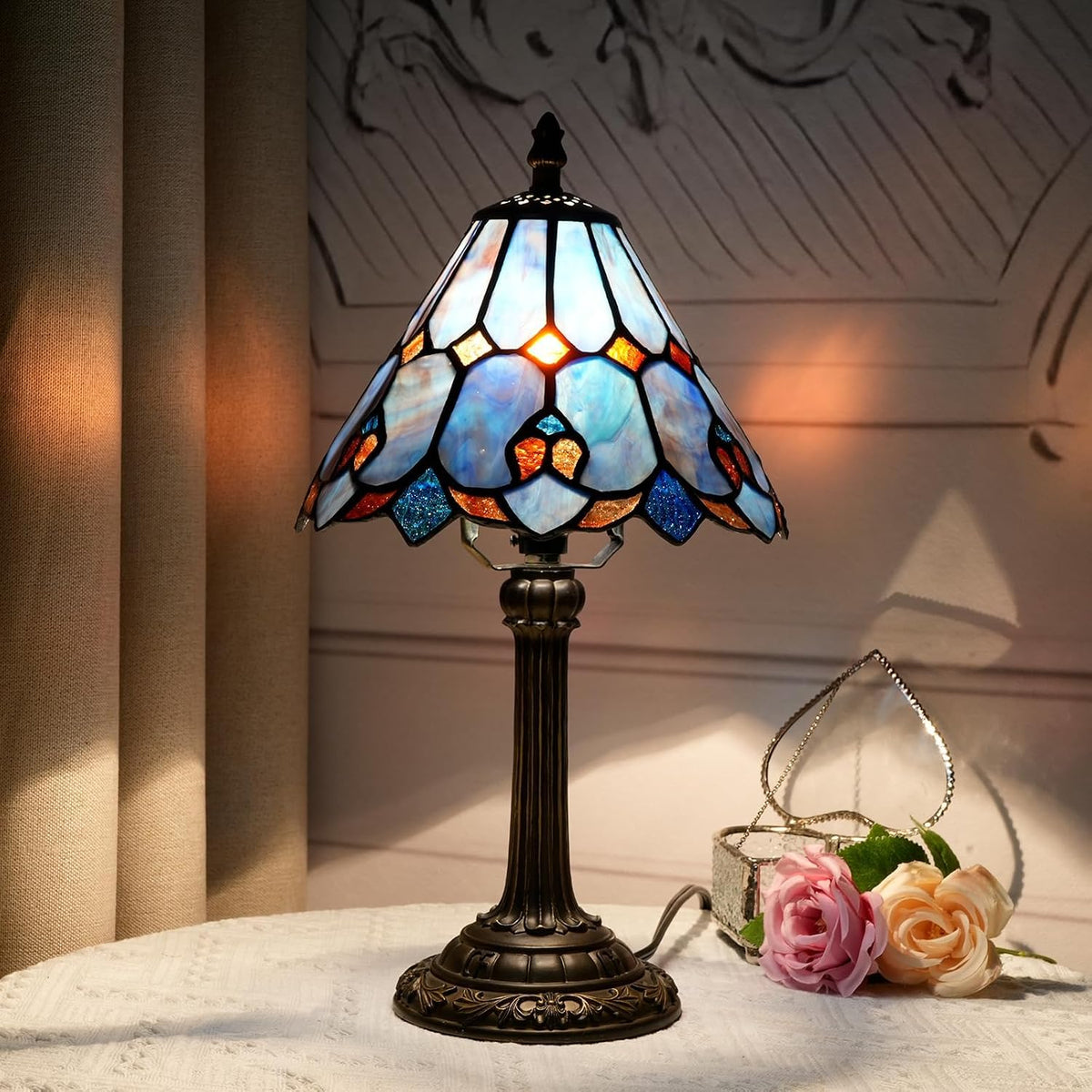 Tiffany Lamp Stained Glass Table Lamp Purple Style Small Bedside Lamp Living Room Dining Room Reading Office Decoration Desk Lamp Home Decoration Creative Gift