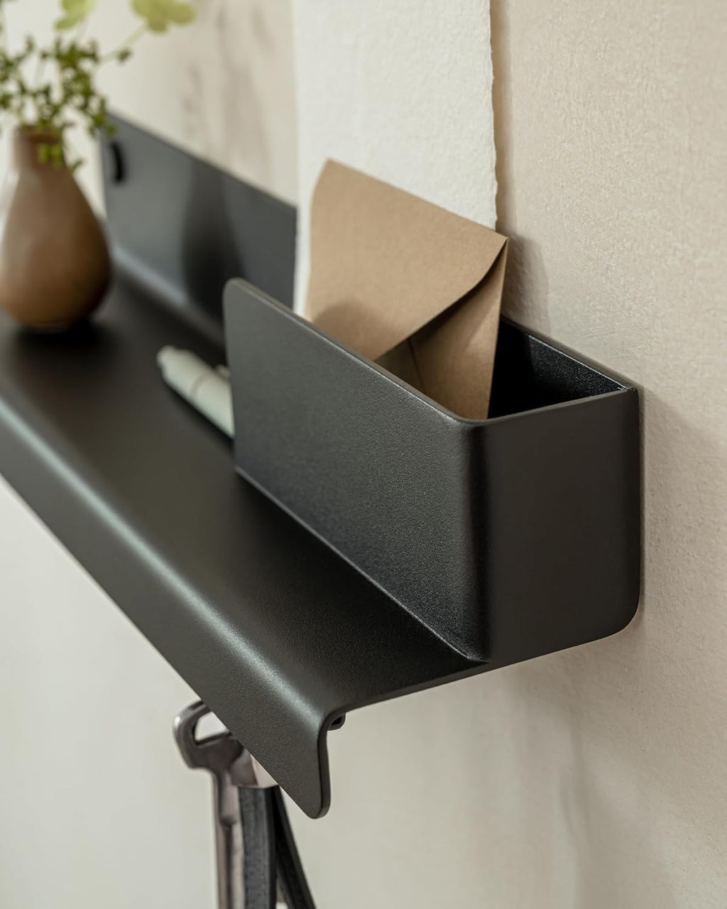 Kazai. Key Holder for Wall 'Holmsen' | Minimalist Key Hooks Design from Berlin | Modern Key Hanger with Metal Shelf | Key Hook Wall Mounted as Hallway Furniture | Black