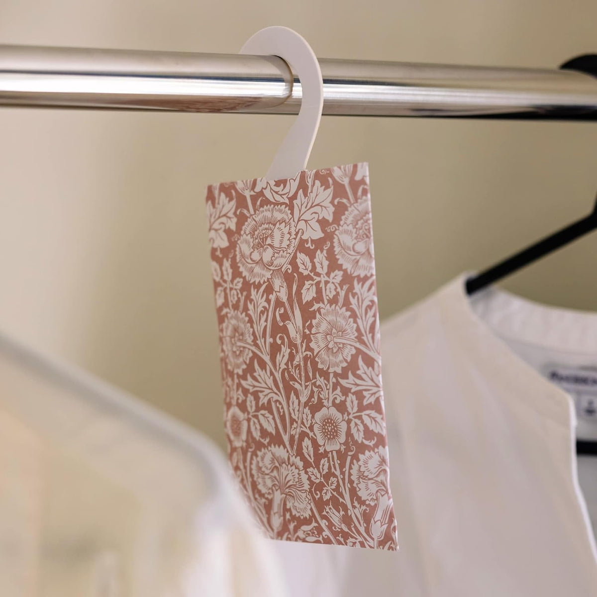 The Master Herbalist Scented Wardrobe Freshener Sachets in a William Morris Design. Available in Lavender, Sandalwood, Rose, Lily and Lilac (Helebore Pink, Pack of 2)