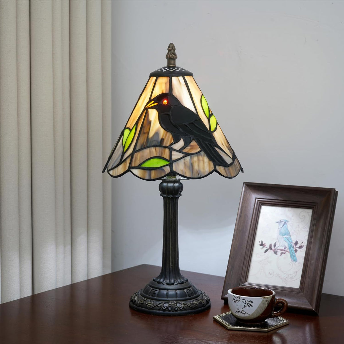 Halloween Black Small Crow Tiffany Style Stained Glass Table Lamp Unique Farmhouse the Crow Bedside Table Lamp Living Room Dining Room Office Decoration Table Lamp Home Decoration Props Gifts