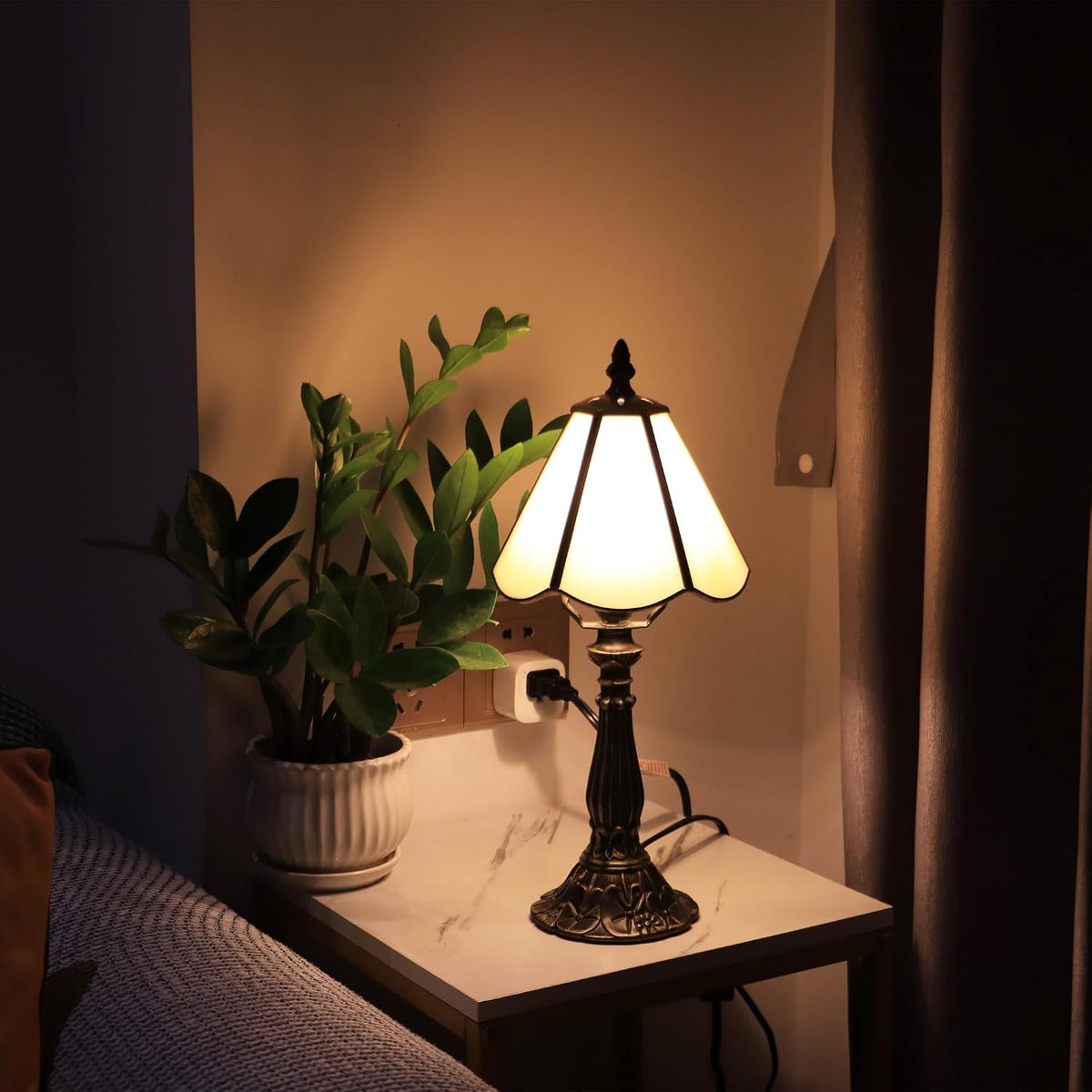Small Tiffany Style Table Lamp Beige Stained Glass Lamp 14 Inch