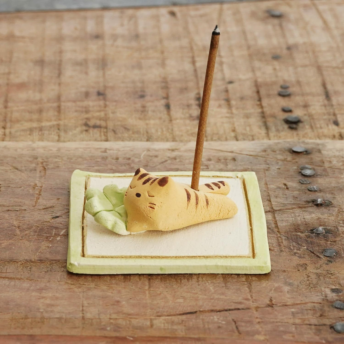 Charming Animal Series Ceramic Incense Holder, Japanese Pottery, Perfect for Relaxation and Concentration, Made in Japan (Four Leaf and Cat)