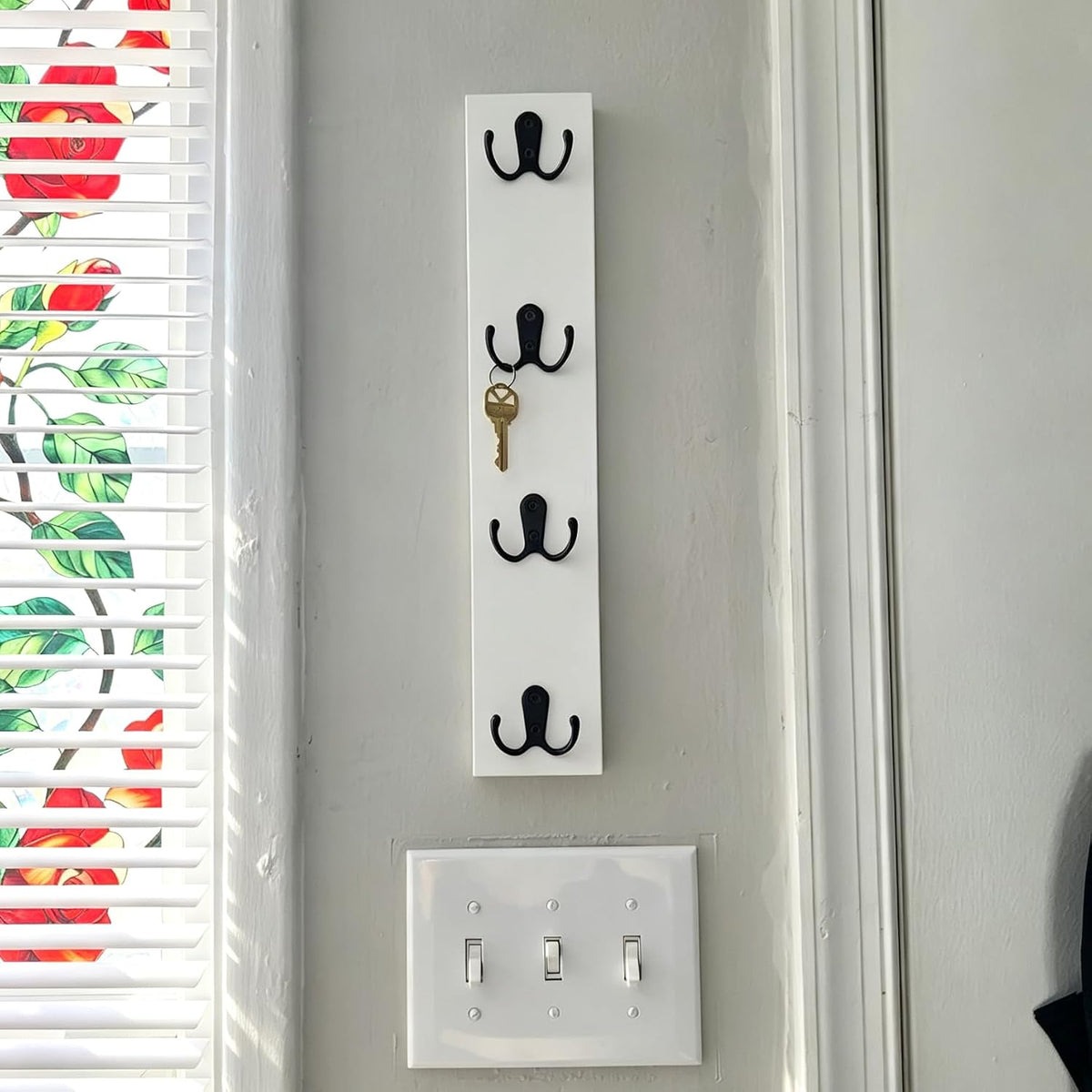 Yohsnor Vertical Design Wall-Mounted Key Holder,Entryway Durable Hook Rack