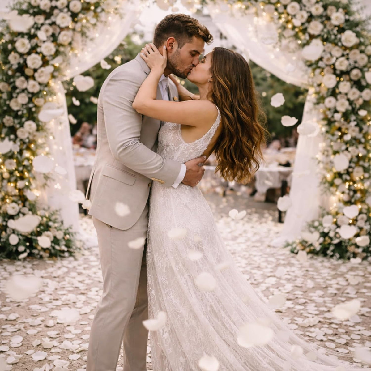 3000 Pcs White Rose Petals Artificial Flowers Silk Petals Table Scatters for Romantic Special Night Decorations, Weddings, Valentine's Day, Proposals, Anniversaries, and Bridal Showers Party Decor