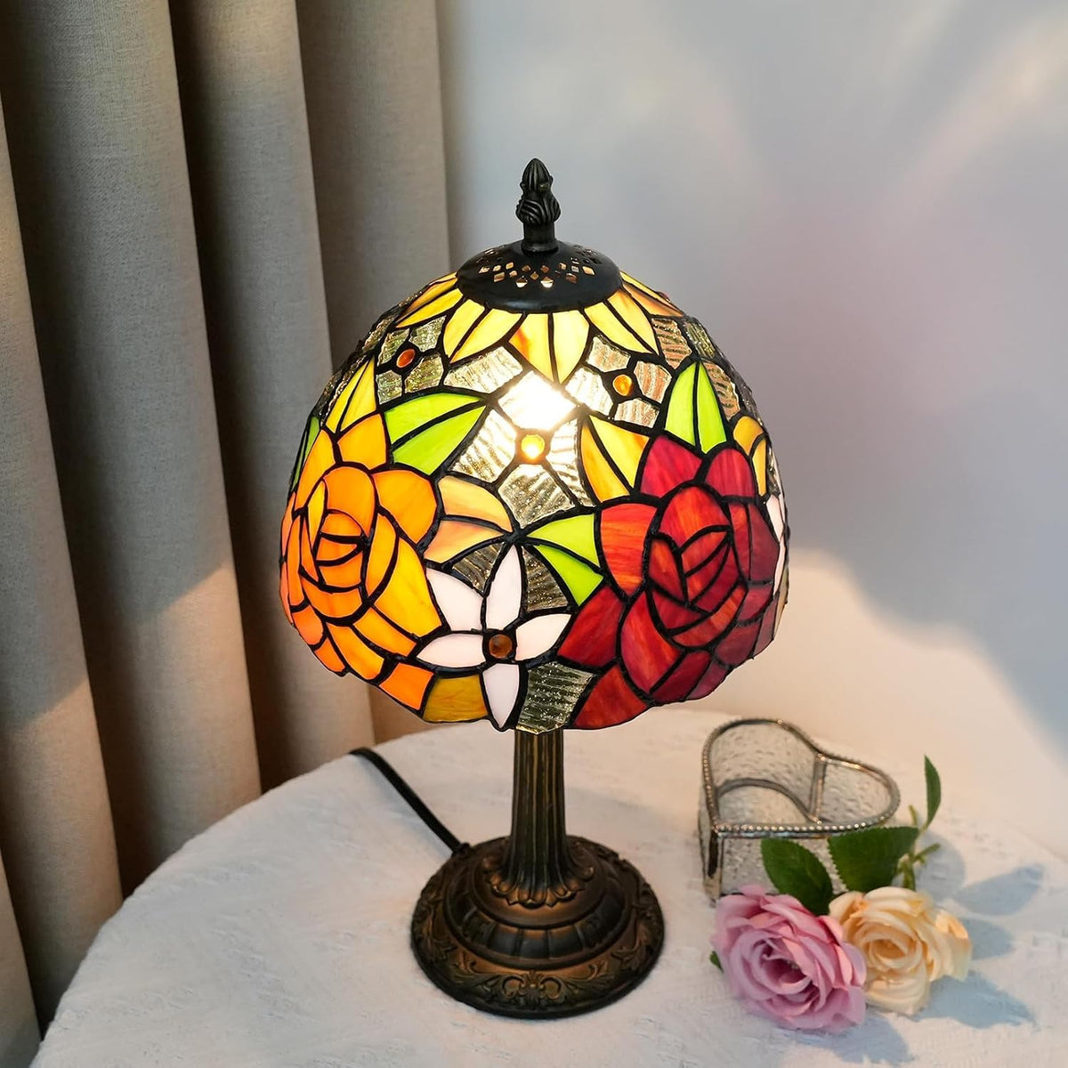 Tiffany Lamp Stained Glass Table Lamp Rose Flower Small Bedside Lamp Living Room Dining Room Office Decoration Desk Lamp Home Decoration Creative Gift