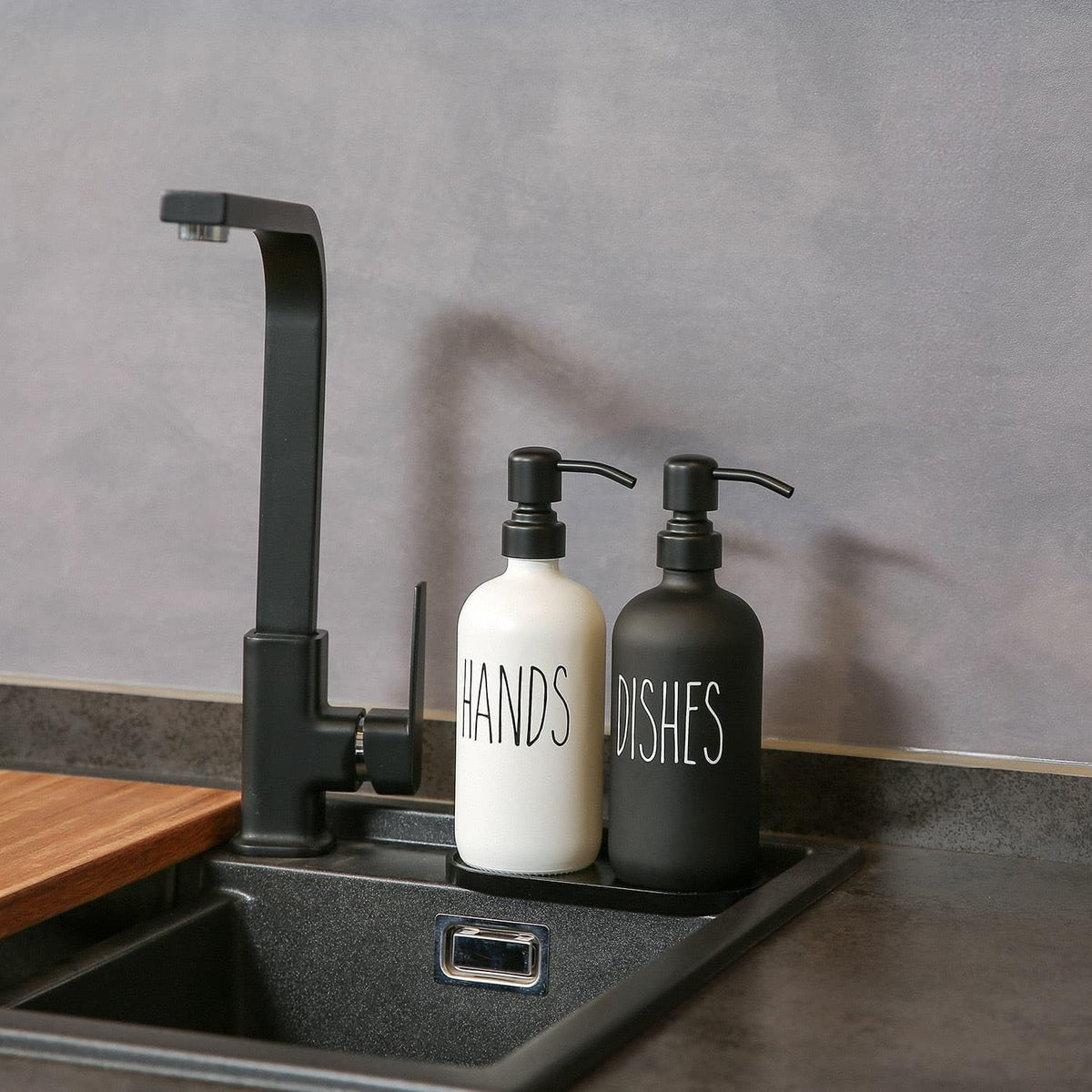 MOMEEMO Kitchen Soap Dispenser Set, Black & White