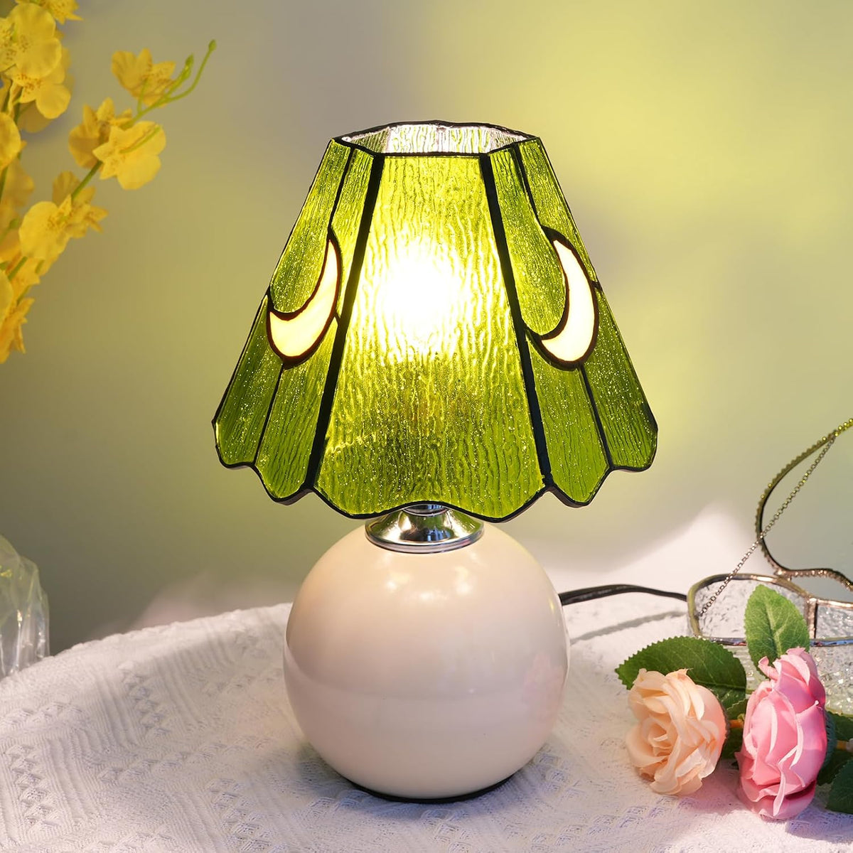 Tiffany Lamp Stained Glass Table Lamp Moon Mushroom Green Small Bedside lamp Living Room Dining Room Office Decoration Desk lamp Home Decoration Creative Gift Scene Prop