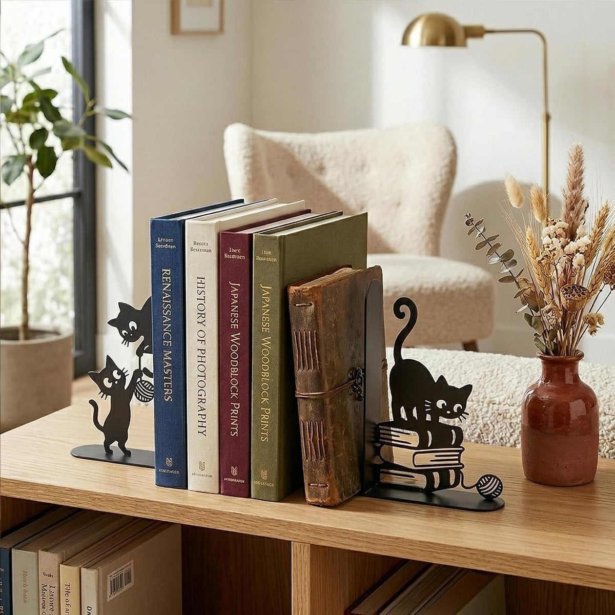 Funny Cat Bookends Metal Black Cat Book Ends for Shelves Decorative Bookshelf Home Office Desk Bookshelf Decor Gift for Cat Lovers and Reading Enthusiasts
