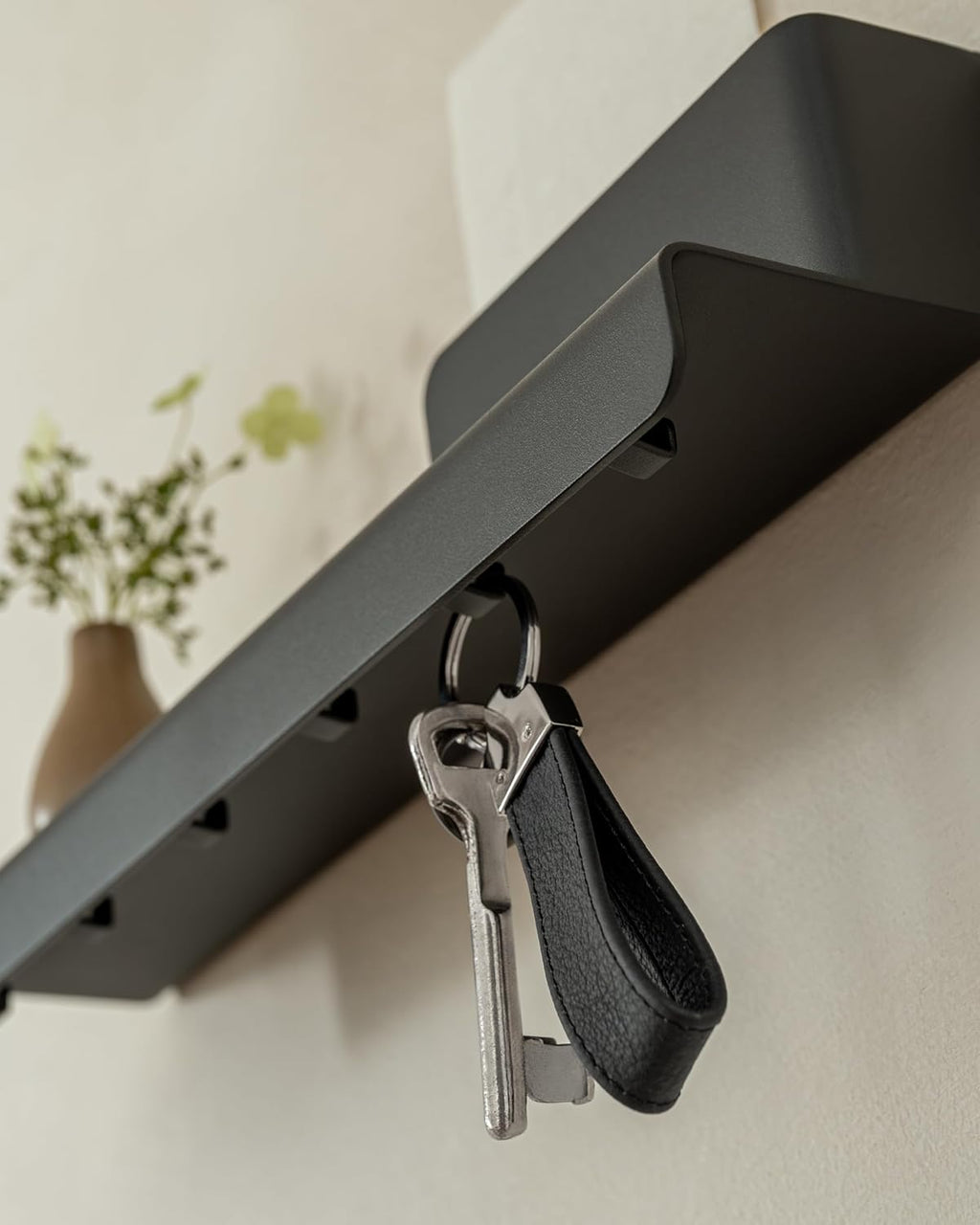 Kazai. Key Holder for Wall 'Holmsen' | Minimalist Key Hooks Design from Berlin | Modern Key Hanger with Metal Shelf | Key Hook Wall Mounted as Hallway Furniture | Black