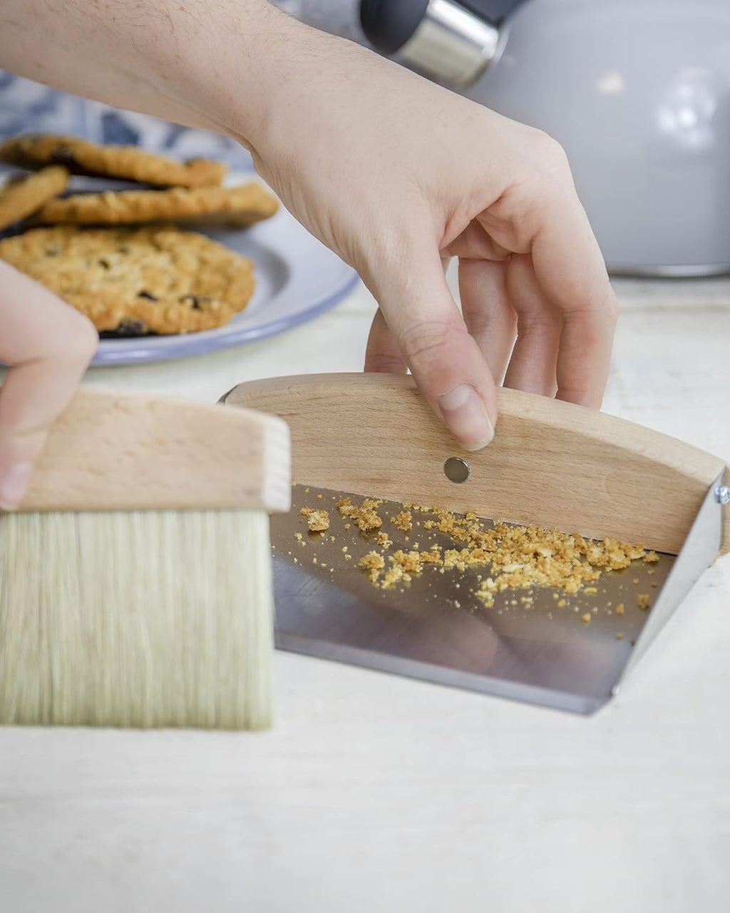 KitchenCraft Living Nostalgia Dustpan and Brush Set Table Top, 16 x 11 x 14 cm