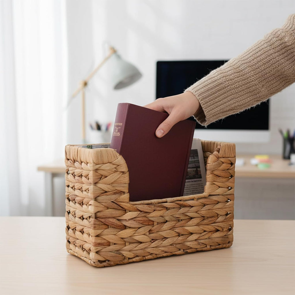 Woven Hanging Magazine Holder Water Hyacinth Magazine Basket Wall Mounted Woven Mail Organizer Wicker Storage Box with Handle Newspaper Rack Decorative for Home Office