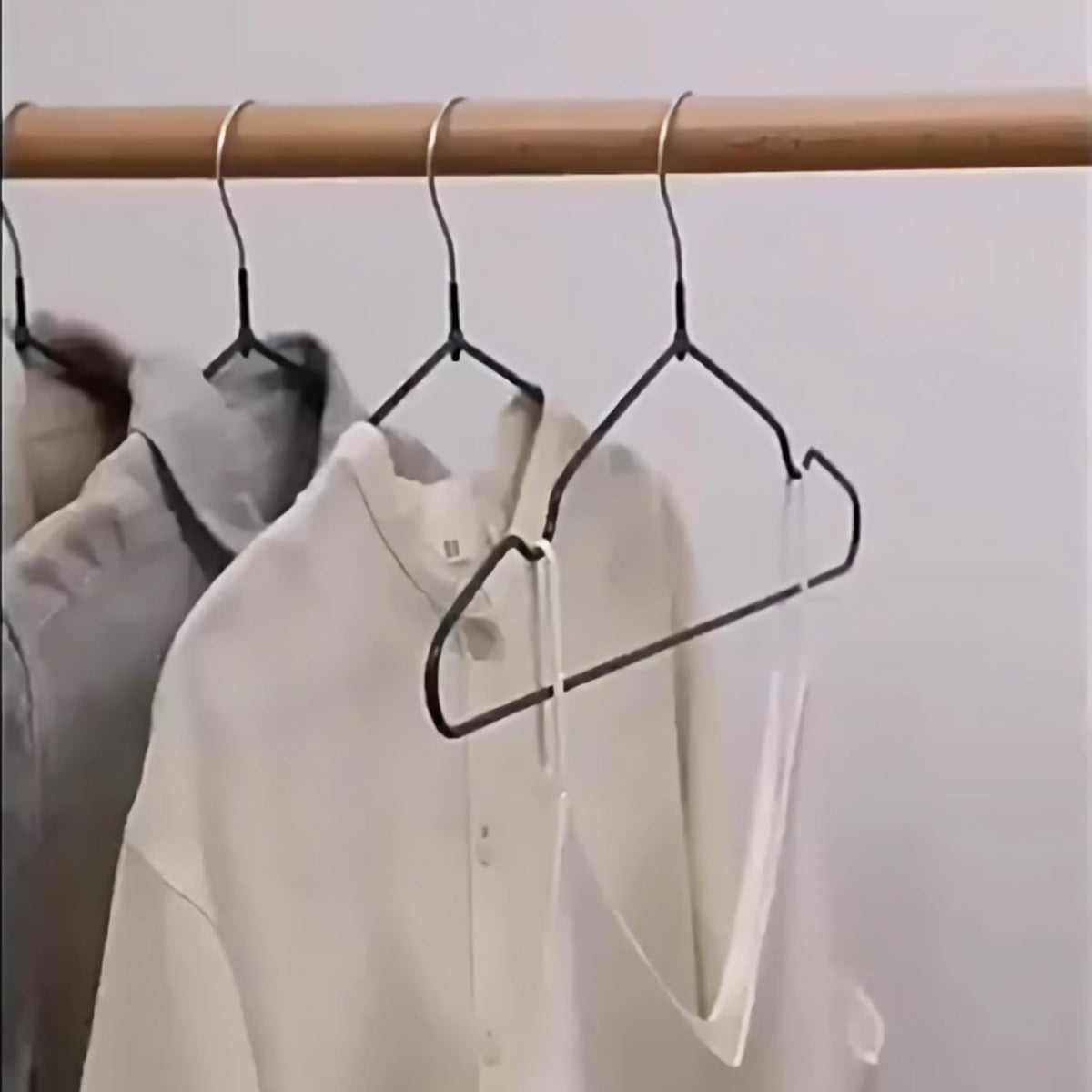 Stainless Steel Rubber Hangers 24-Pack, Heavy Duty Non-Slip Ultrathin White