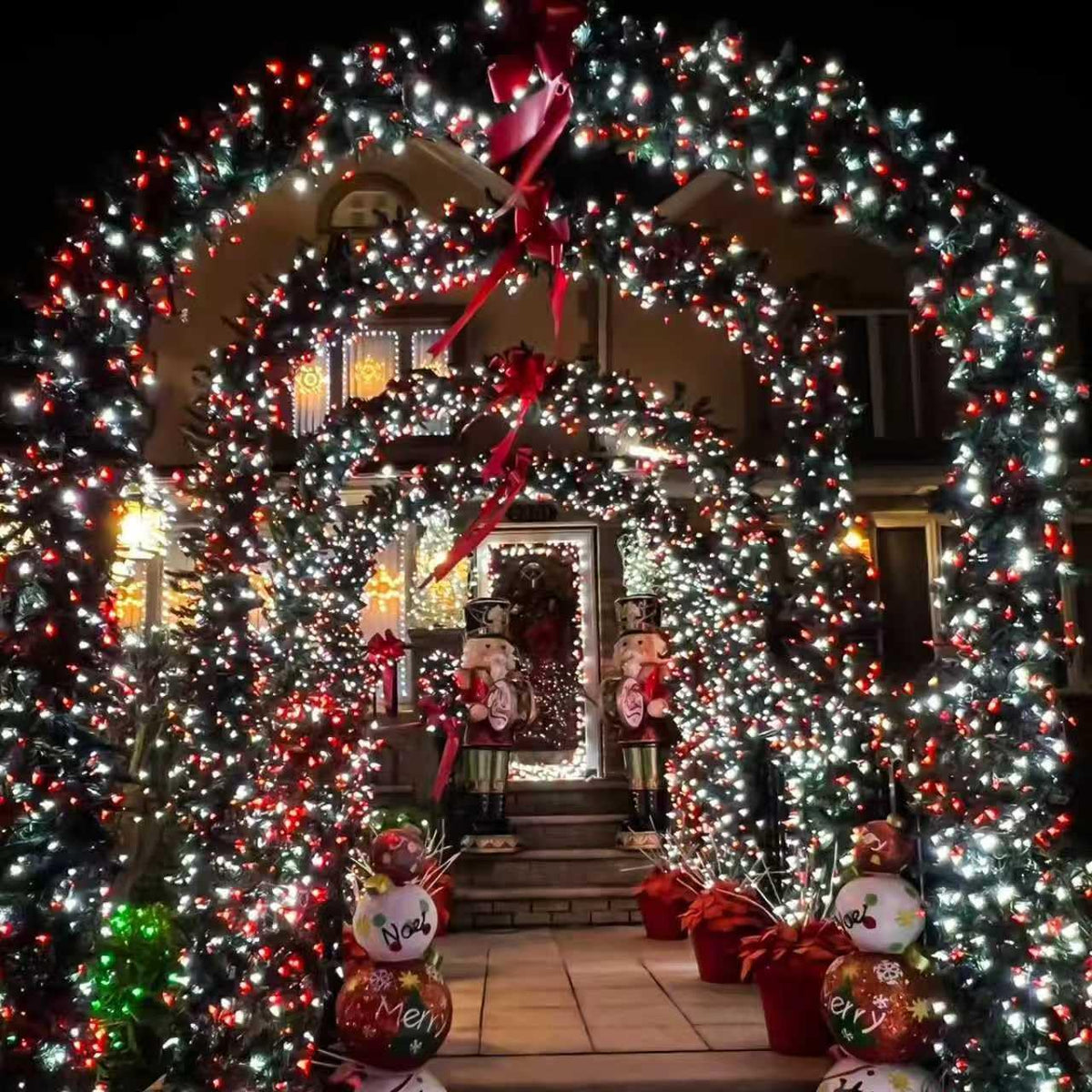 QITONG 165ft 500 LED Red and White Christmas Lights Outdoor, Christmas String Lights with Green Wire, 8 Modes Twinkle Tree Lights Plug in