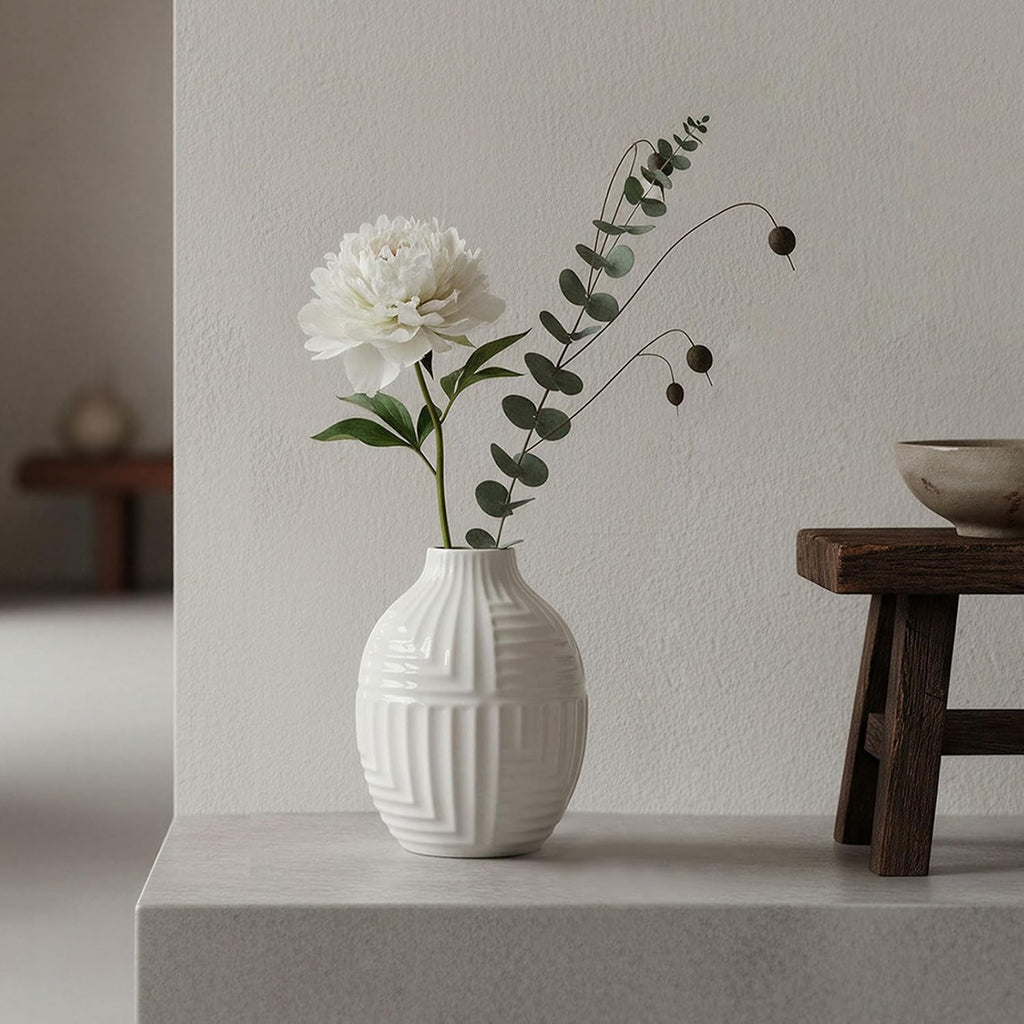 hjn Hand-Glazed White Ceramic Vase - 5.7" H Modern Decorative Centerpiece Vase for Fresh/Dried Flowers, Home Decor for Living Room Bookshelf Mantel | Wedding Housewarming Gift
