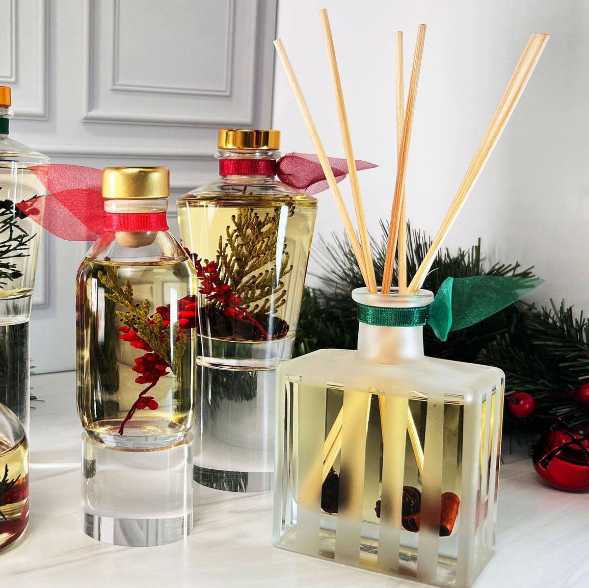 Reed Diffuser Set - Cinnamon Pine Cones Scented Diffuser with Sticks