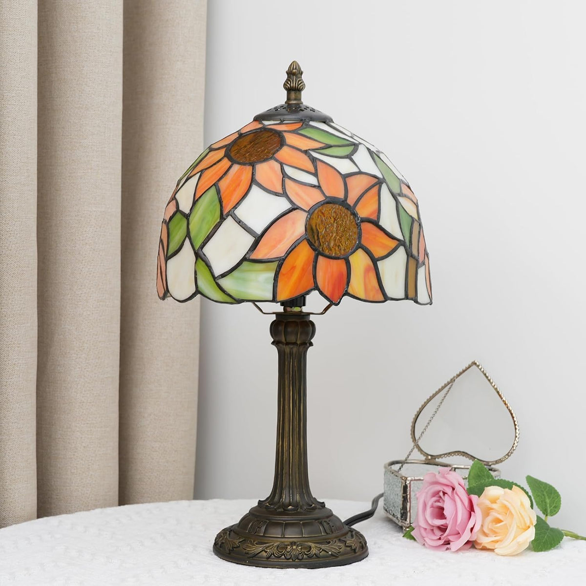 Tiffany Lamp Stained Glass Table Lamp Sunflower Style Small Bedside Lamp Living Room Dining Room Reading Office Decoration Desk Lamp Home Decoration Creative Gift