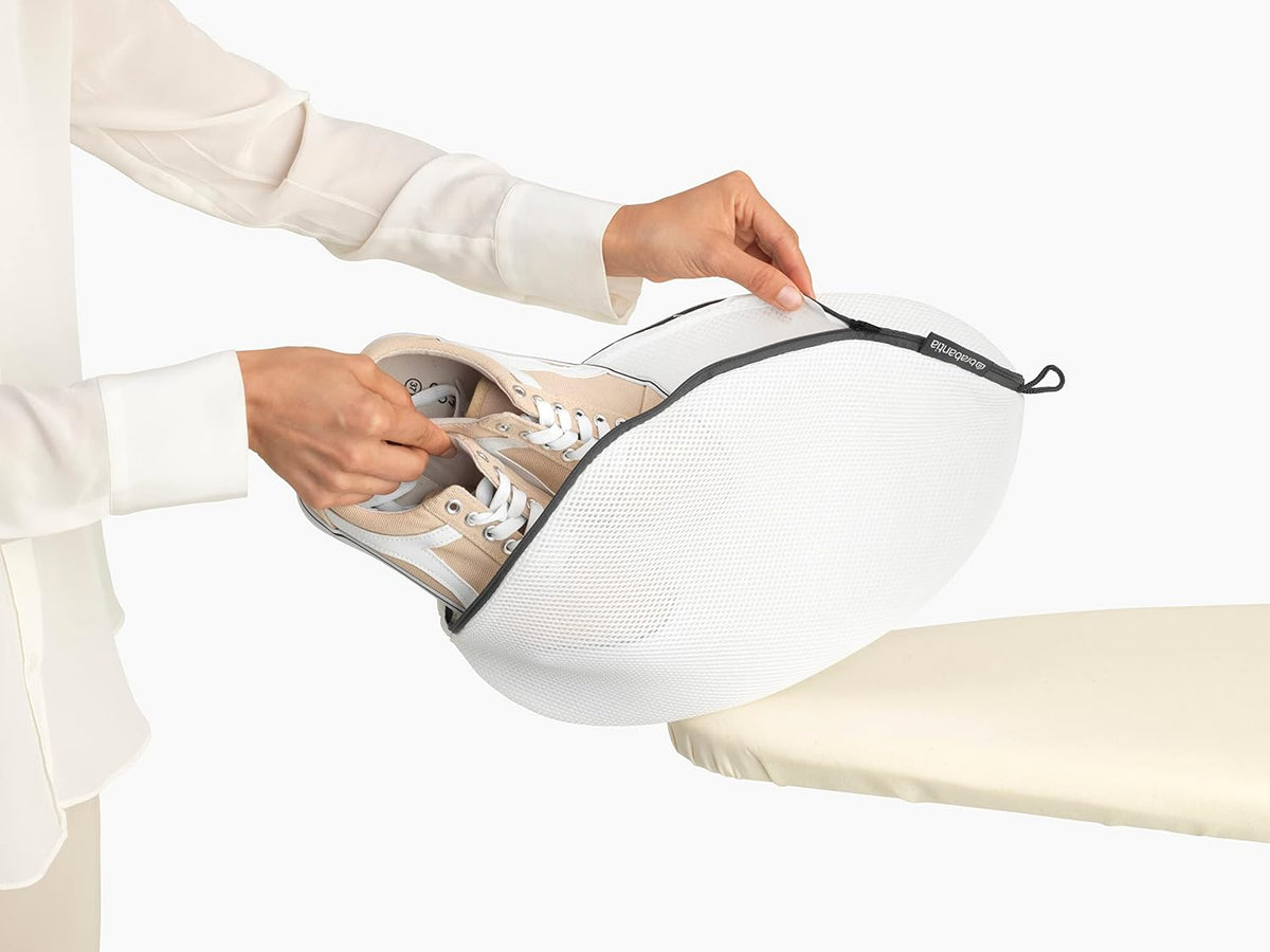 Brabantia Mesh Zip Up Sneaker Bag for Washing Machine - White Laundry Protector for Tennis, Running, Athletic Shoes