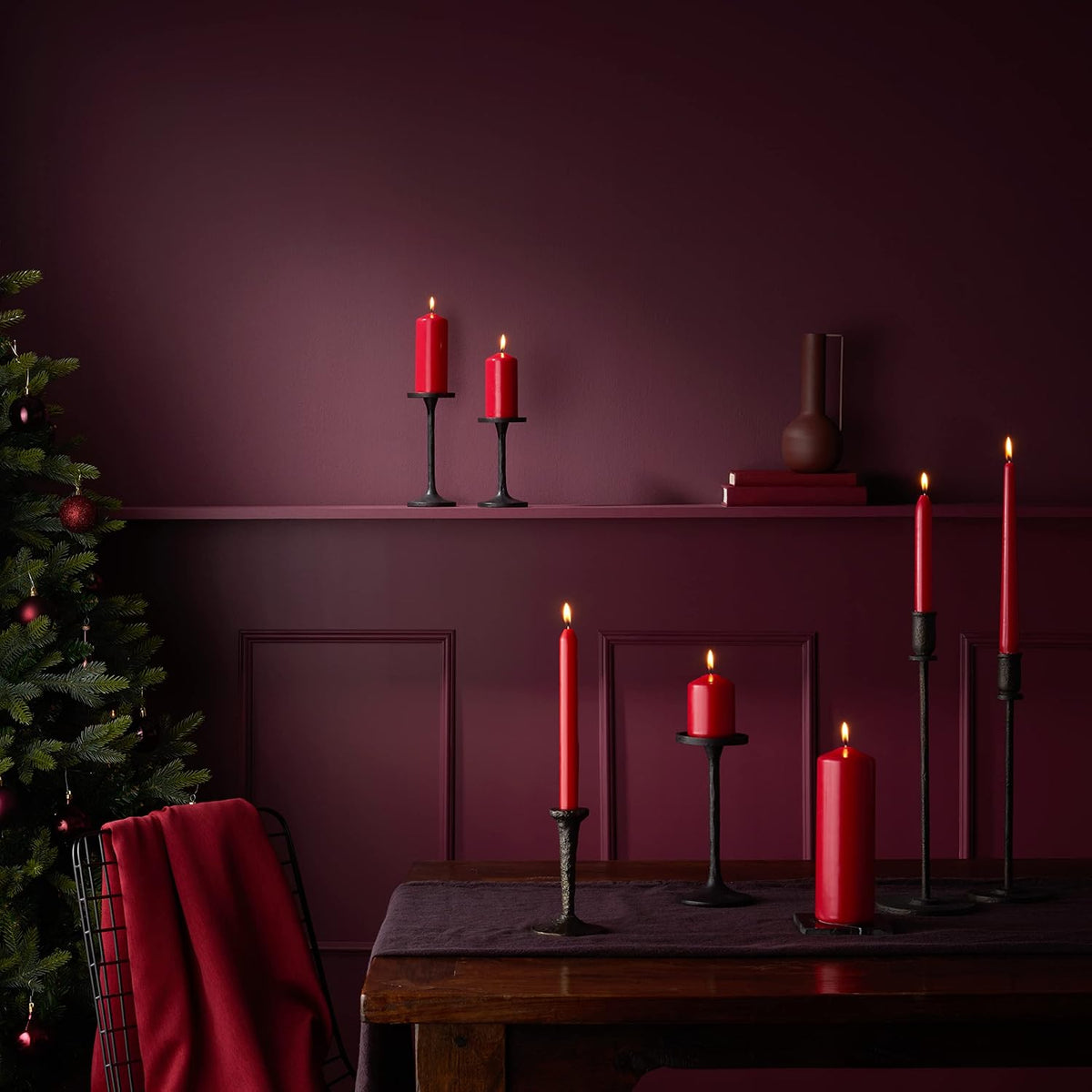 Bolsius Smooth Taper Candles - Red - Pack of 32 - Decorative Household Candles - Burning Time 7 Hours - Unscented - Contains Natural Plant Wax - Without Palm Oil - 24.5 cm